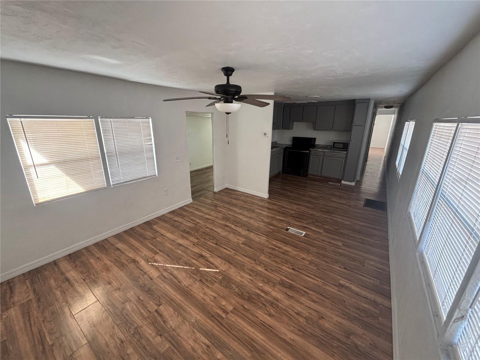 5480 Pineland Ave Property Photo 4