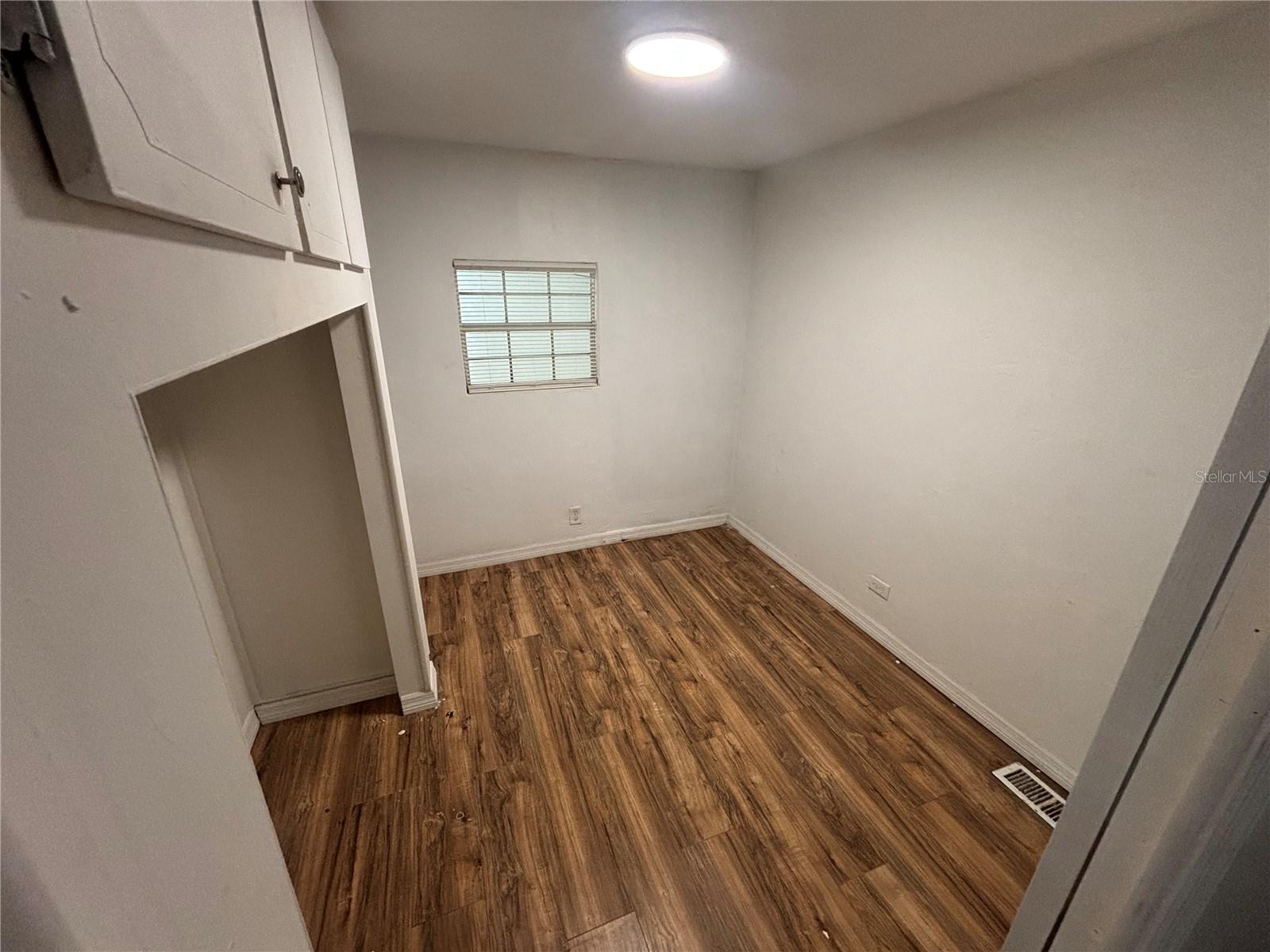 5480 Pineland Ave Property Photo 6