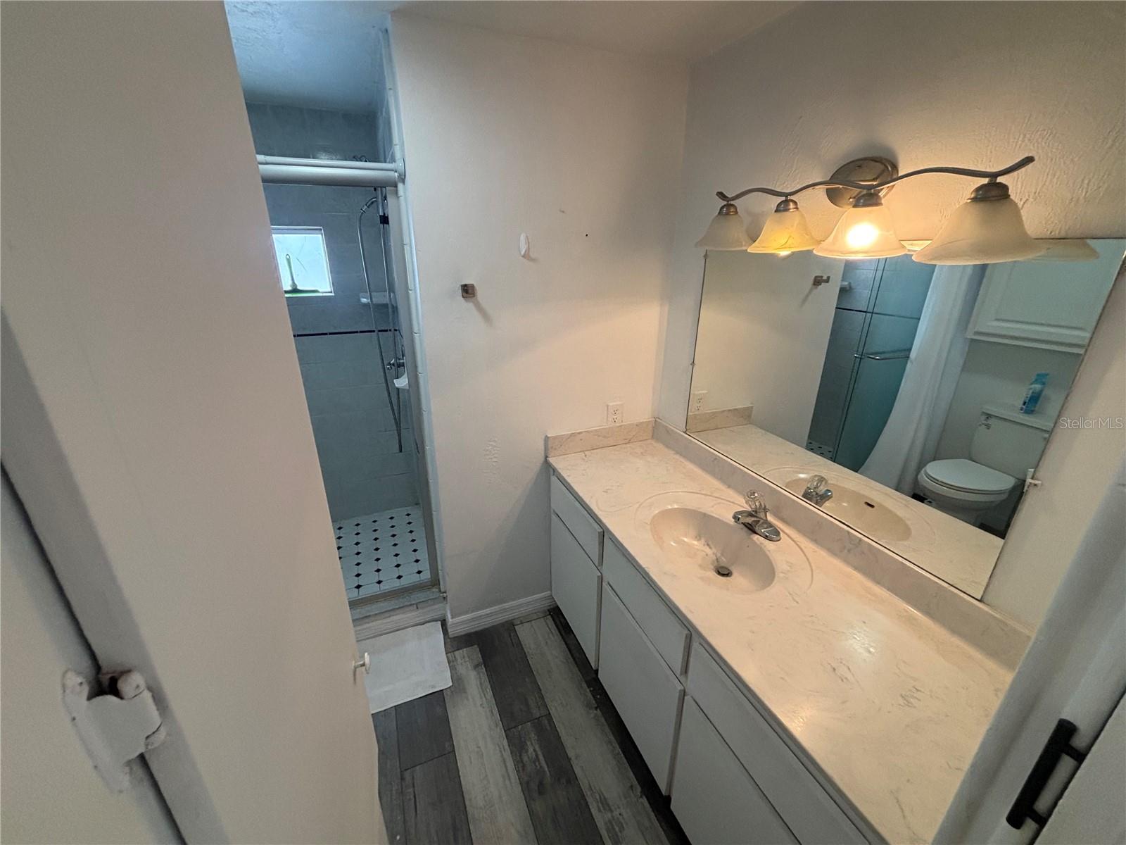 5480 Pineland Ave Property Photo 8