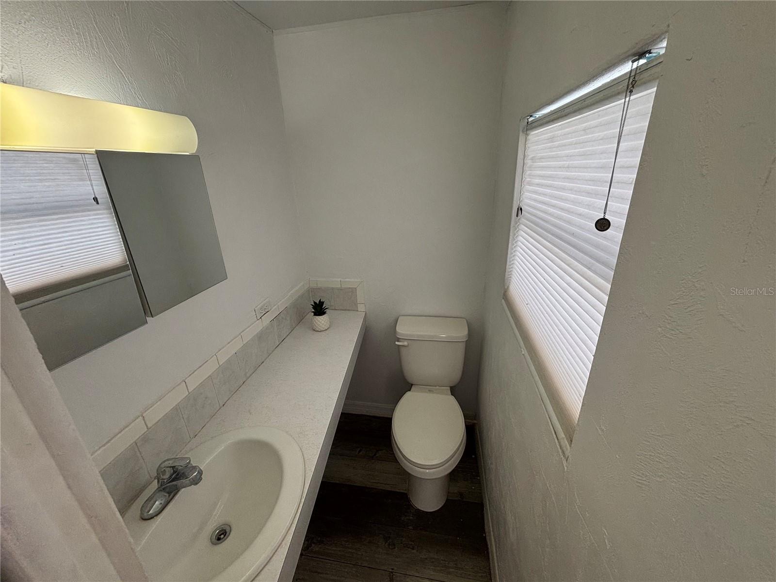 5480 Pineland Ave Property Photo 13
