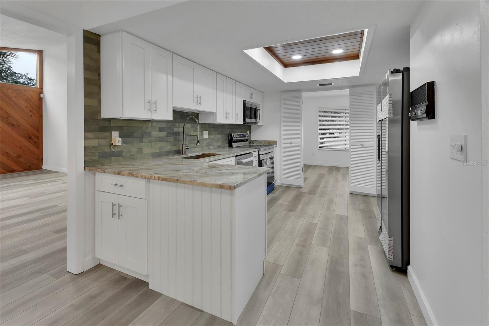 1411 N Beach St Property Photo 3