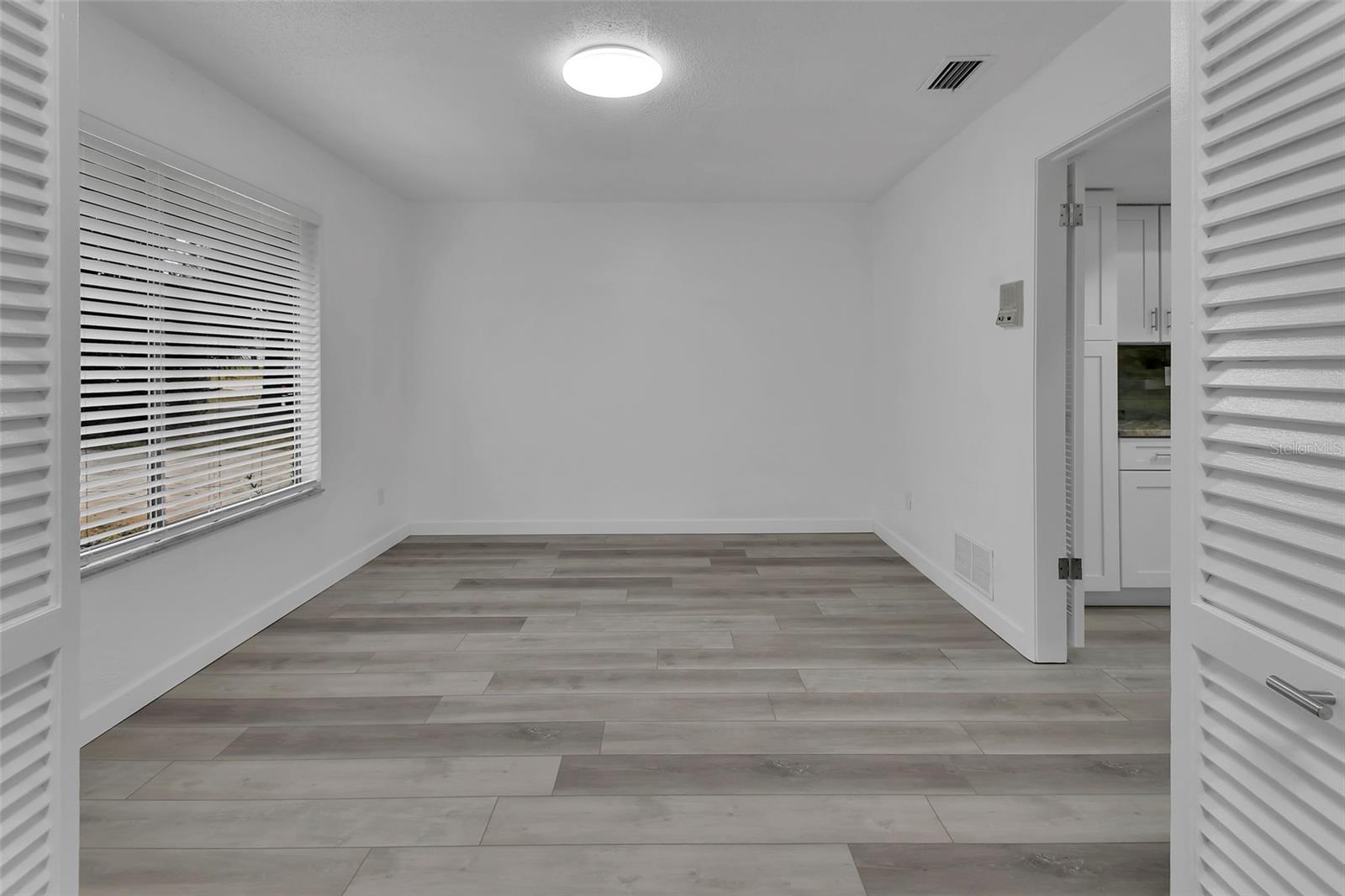 1411 N Beach St Property Photo 8