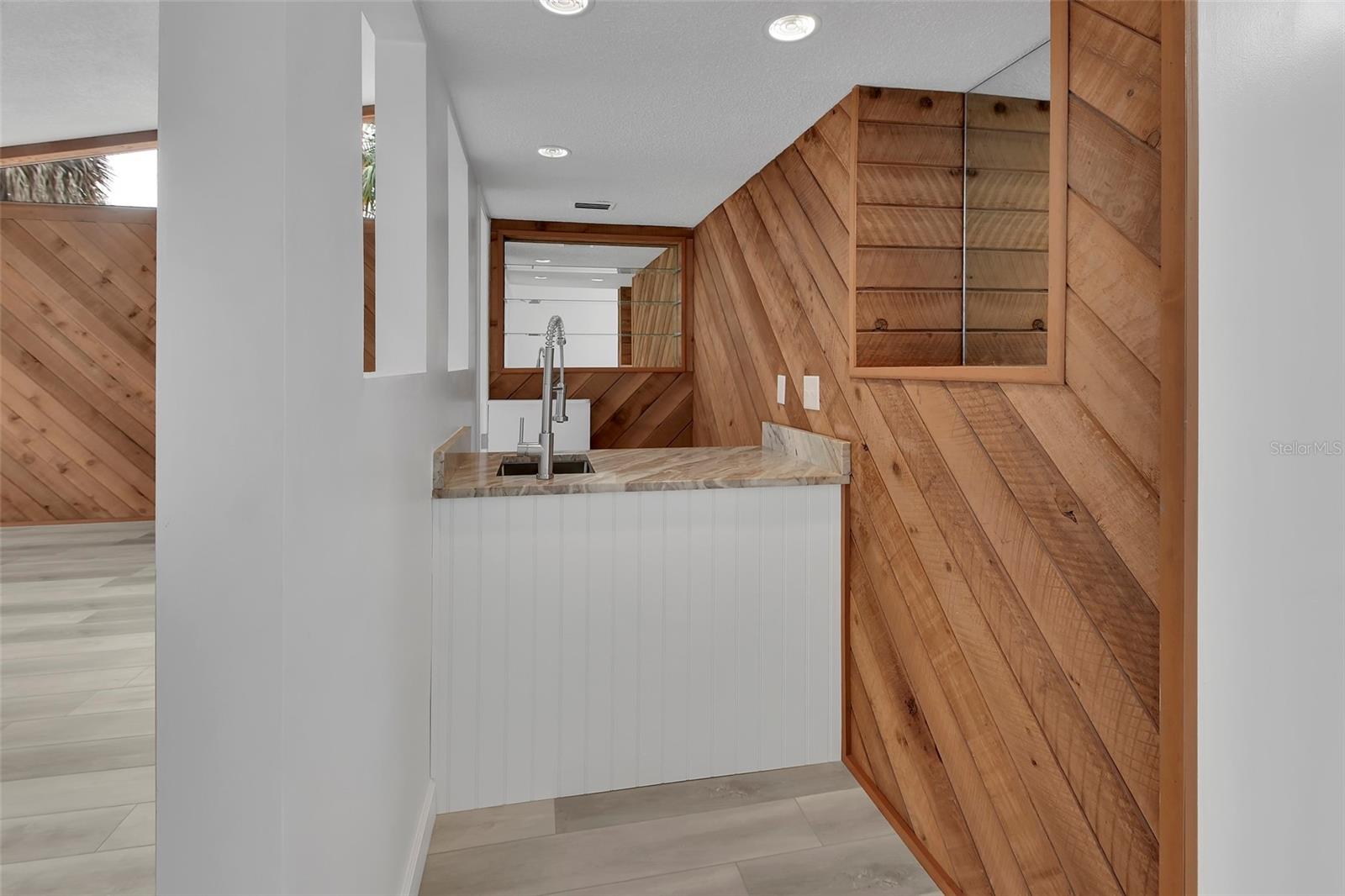 1411 N Beach St Property Photo 11