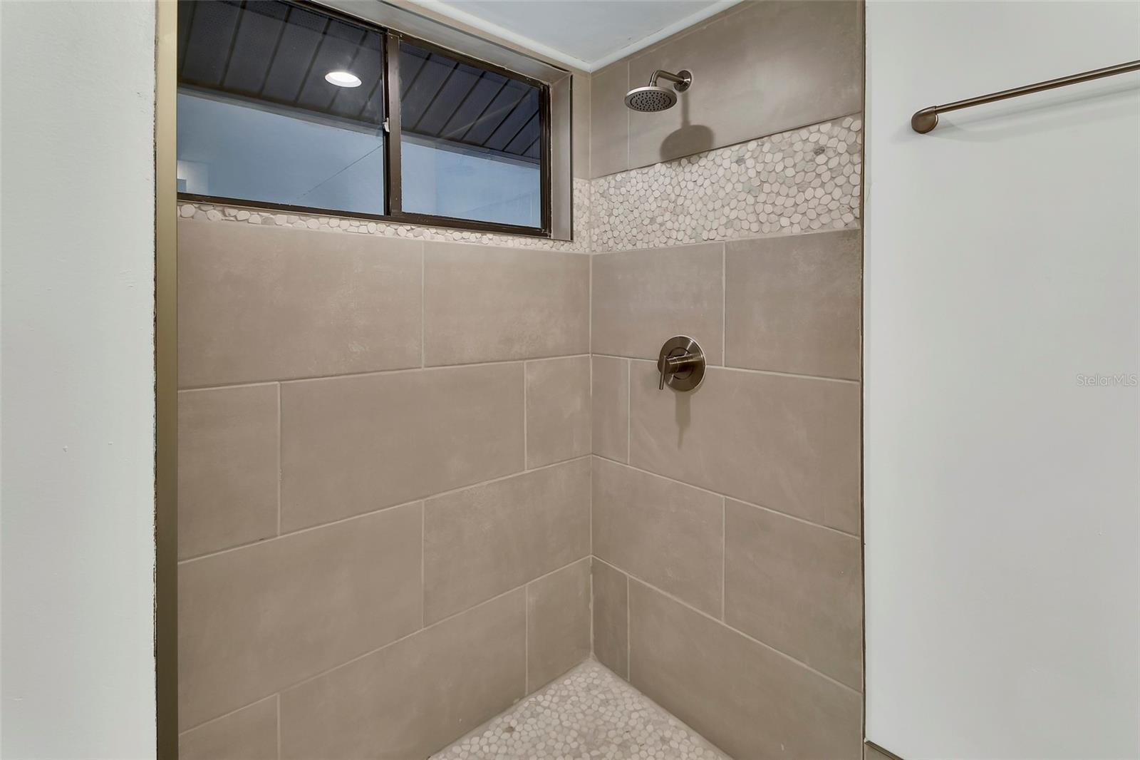 1411 N Beach St Property Photo 15