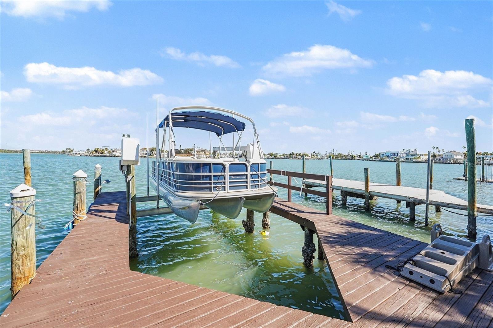 14215 N Bayshore Dr Property Photo 4