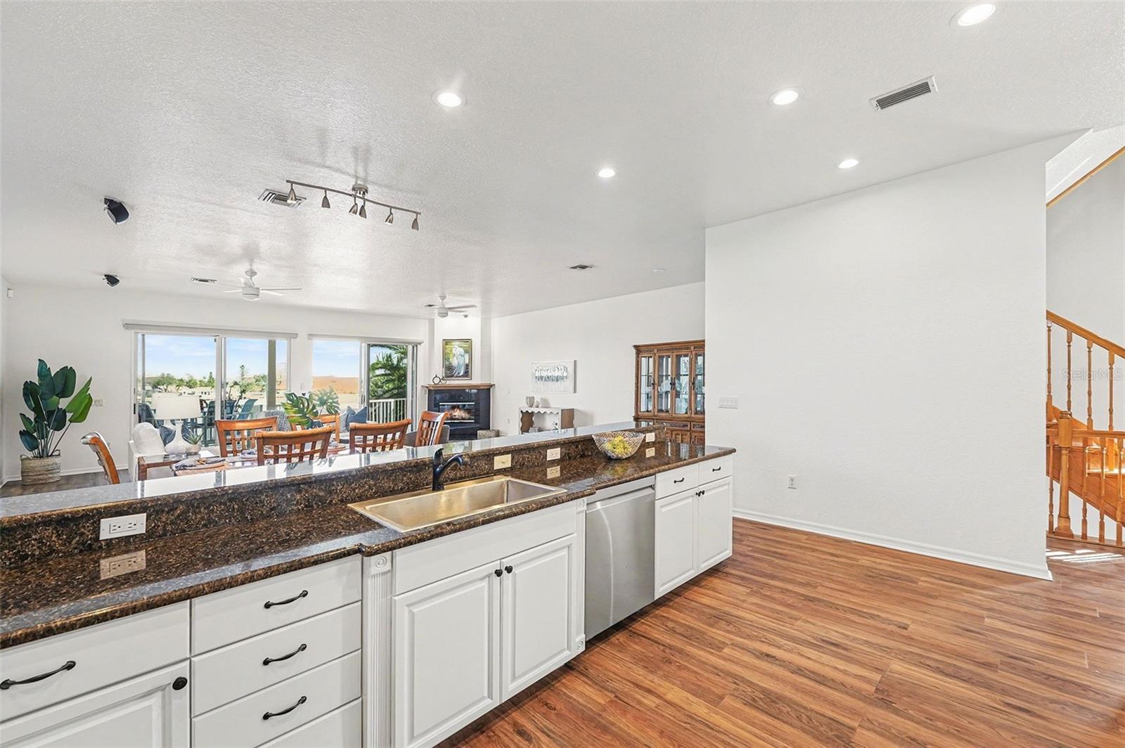 14215 N Bayshore Dr Property Photo 12