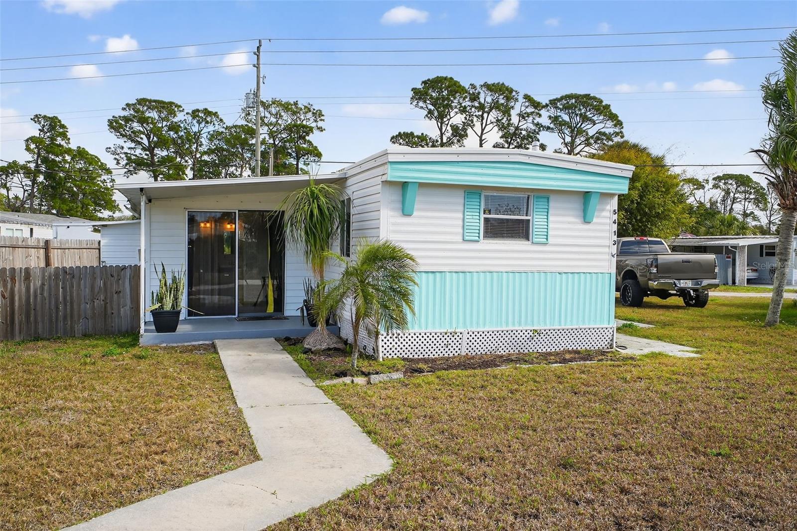 5413 Isabelle Ave Property Photo 1