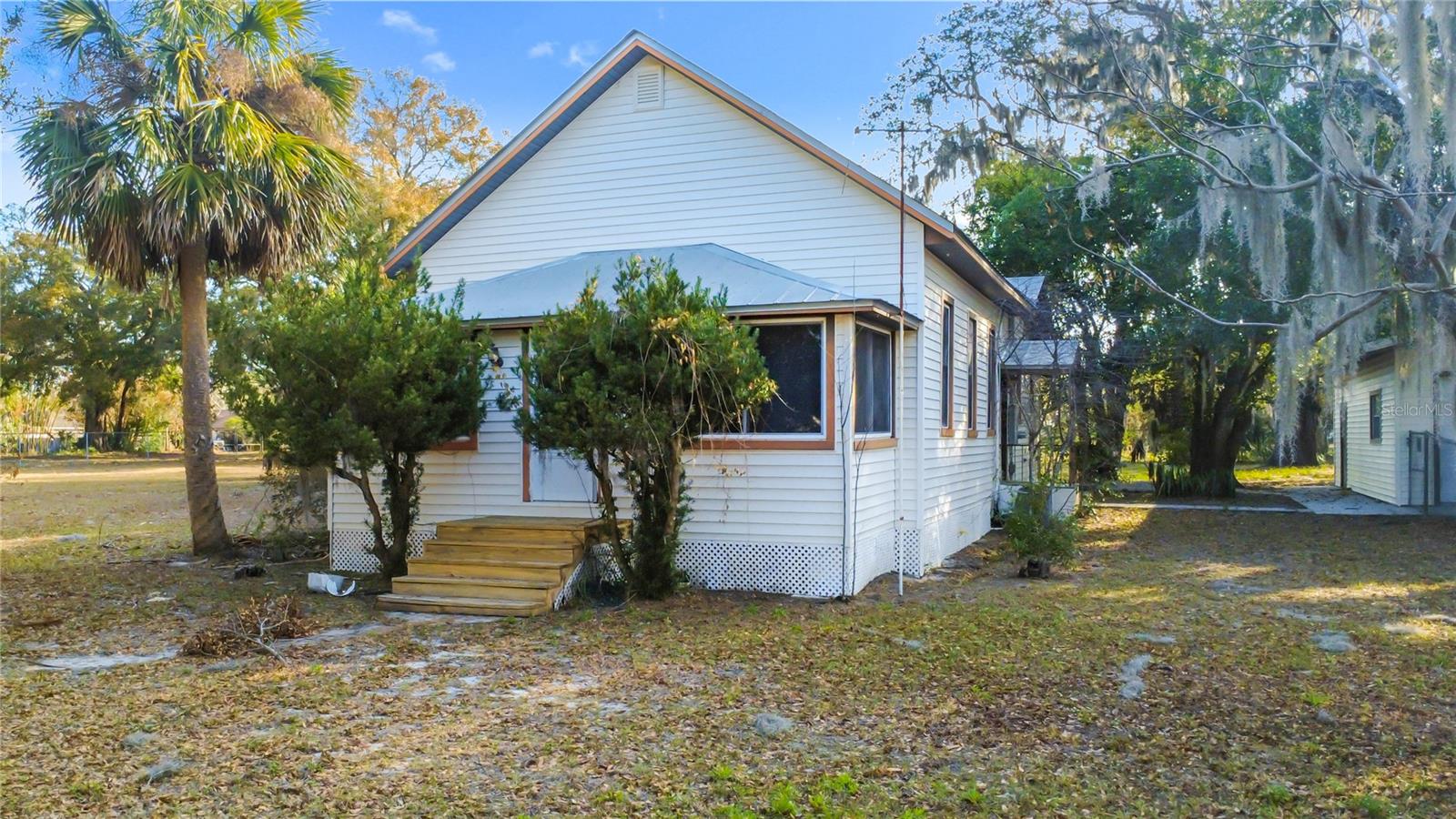 5759 Lake St Property Photo 1