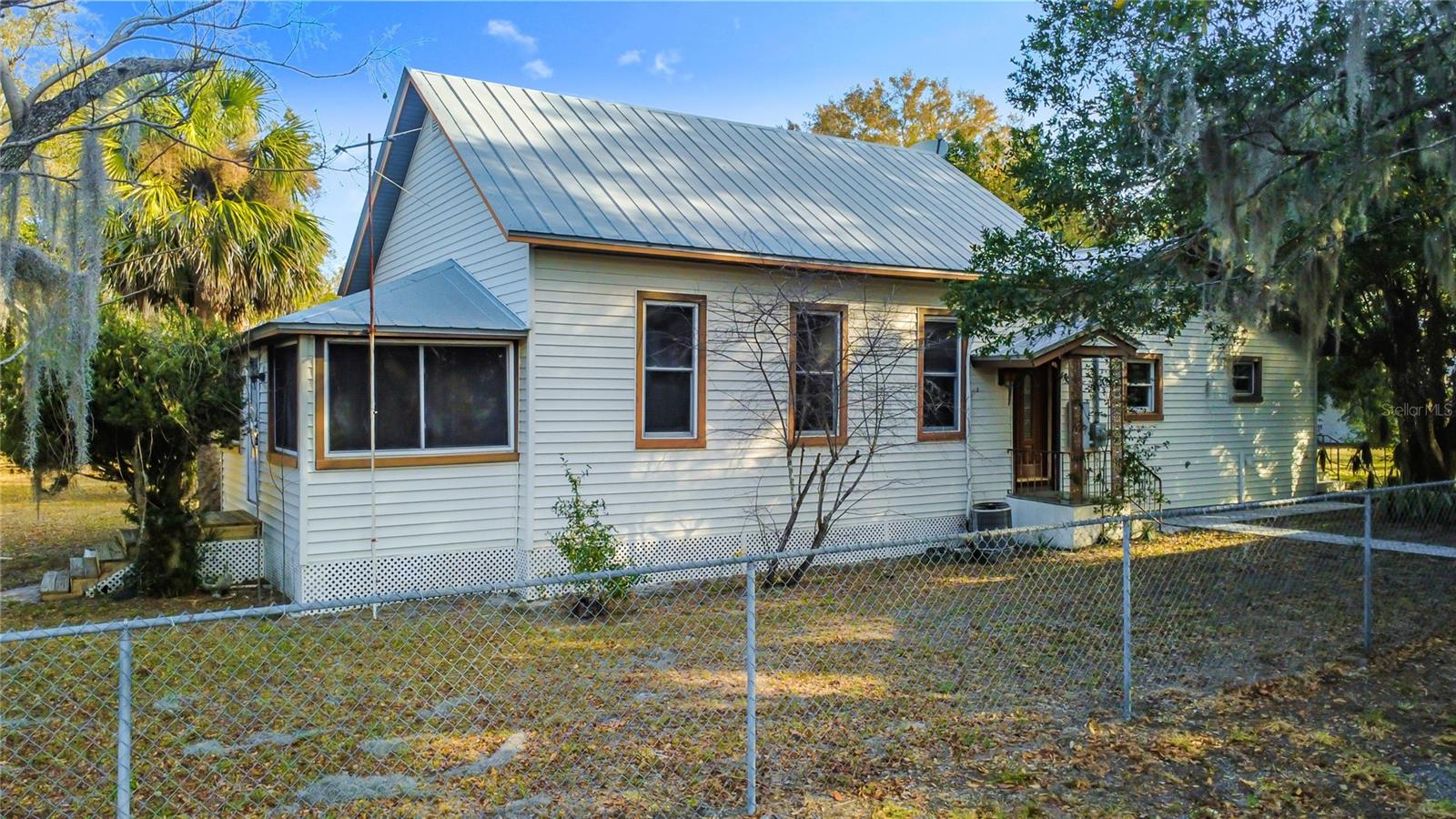 5759 Lake St Property Photo 2