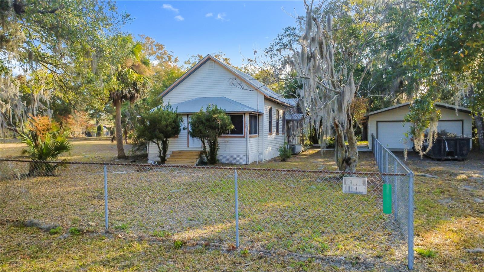 5759 Lake St Property Photo 3