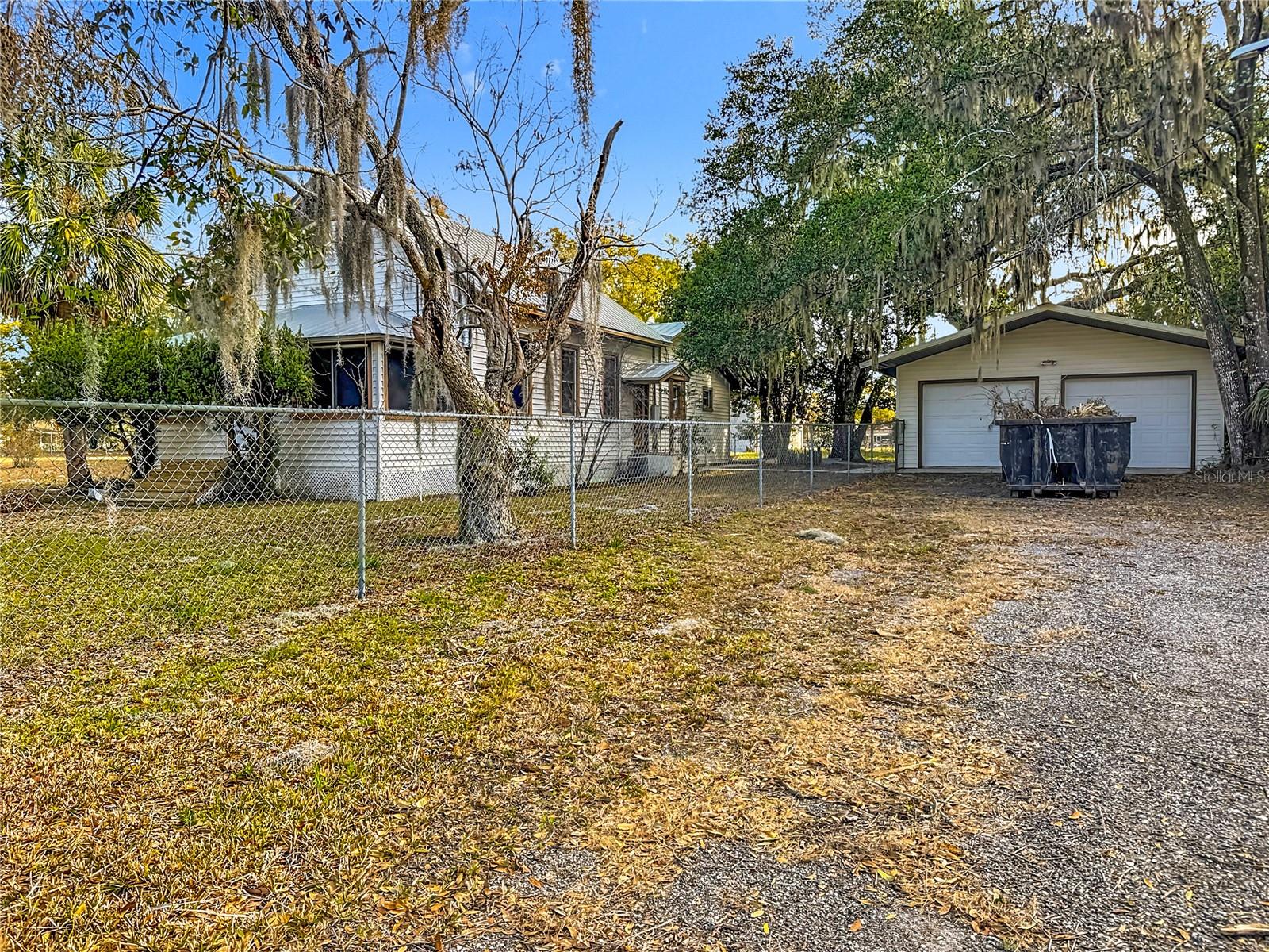 5759 Lake St Property Photo 4