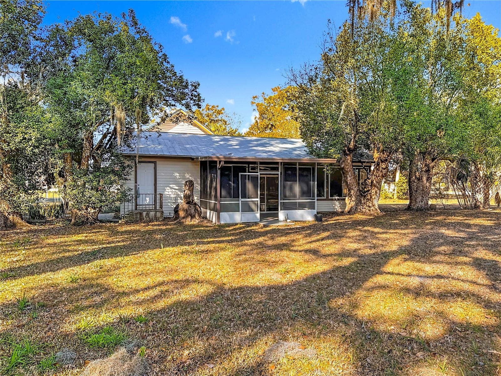 5759 Lake St Property Photo 5