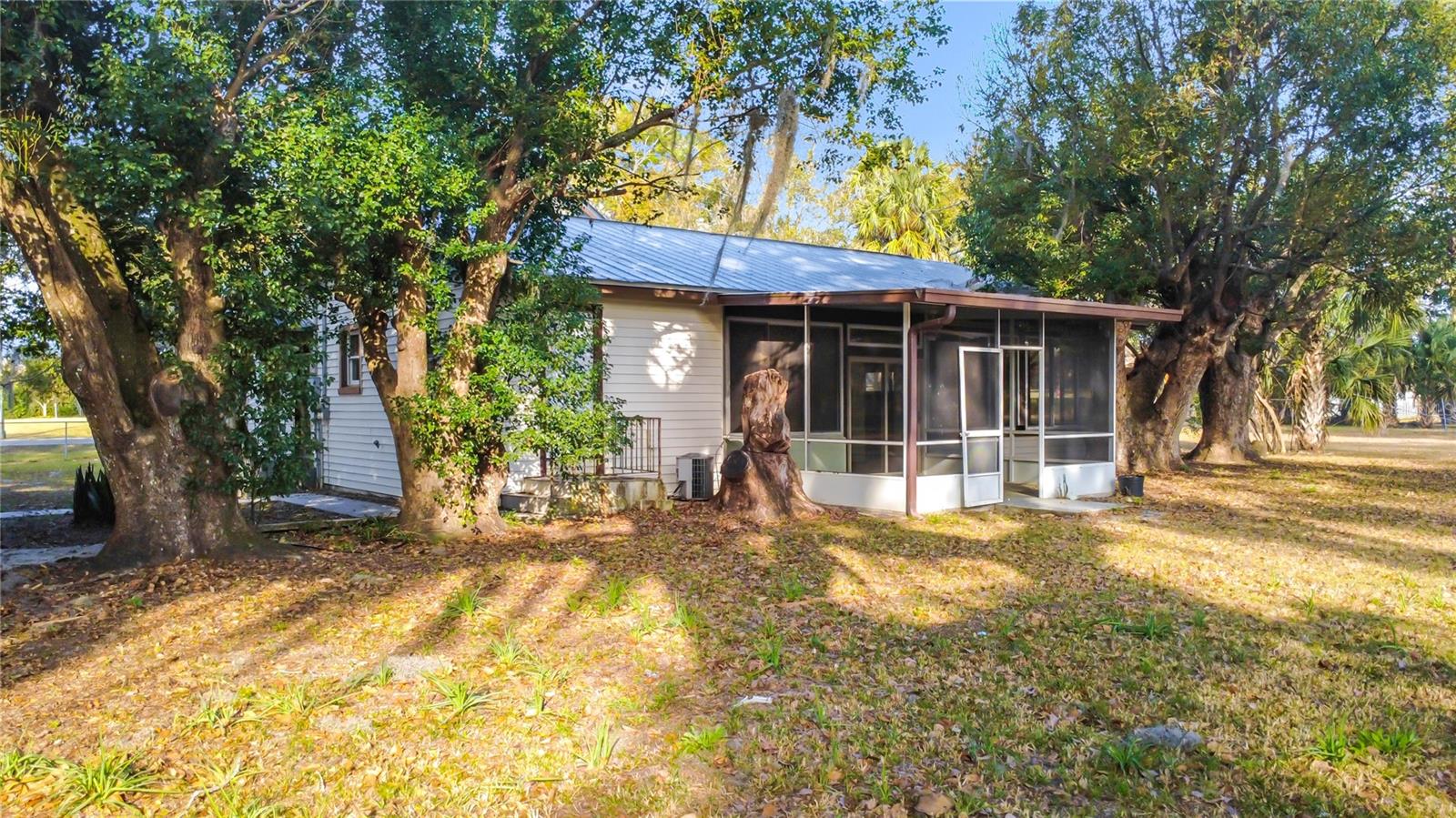 5759 Lake St Property Photo 12