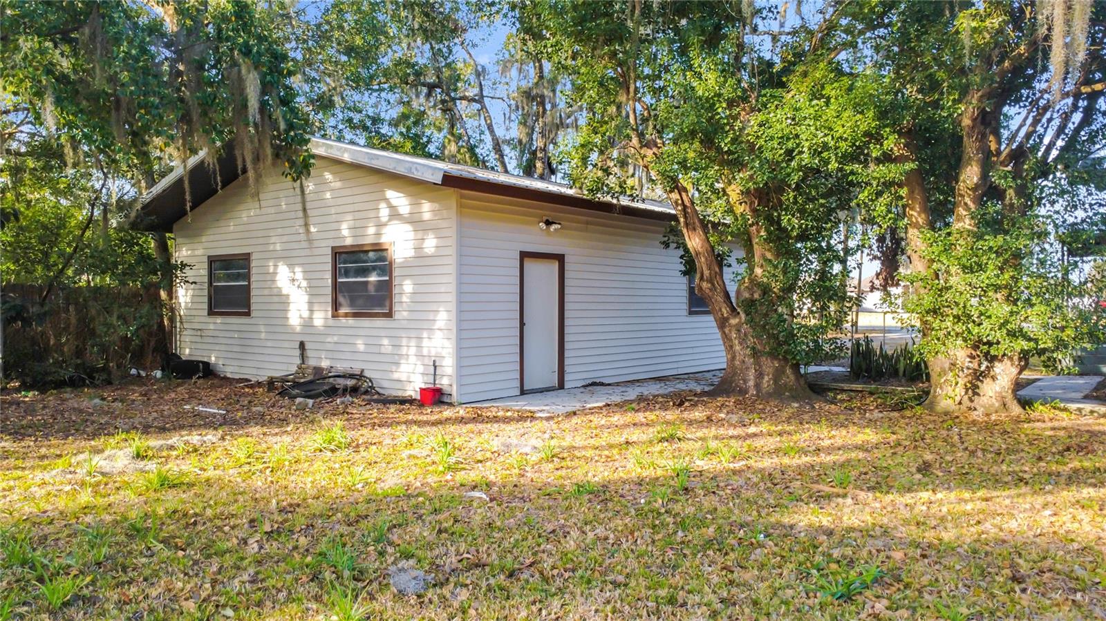 5759 Lake St Property Photo 14