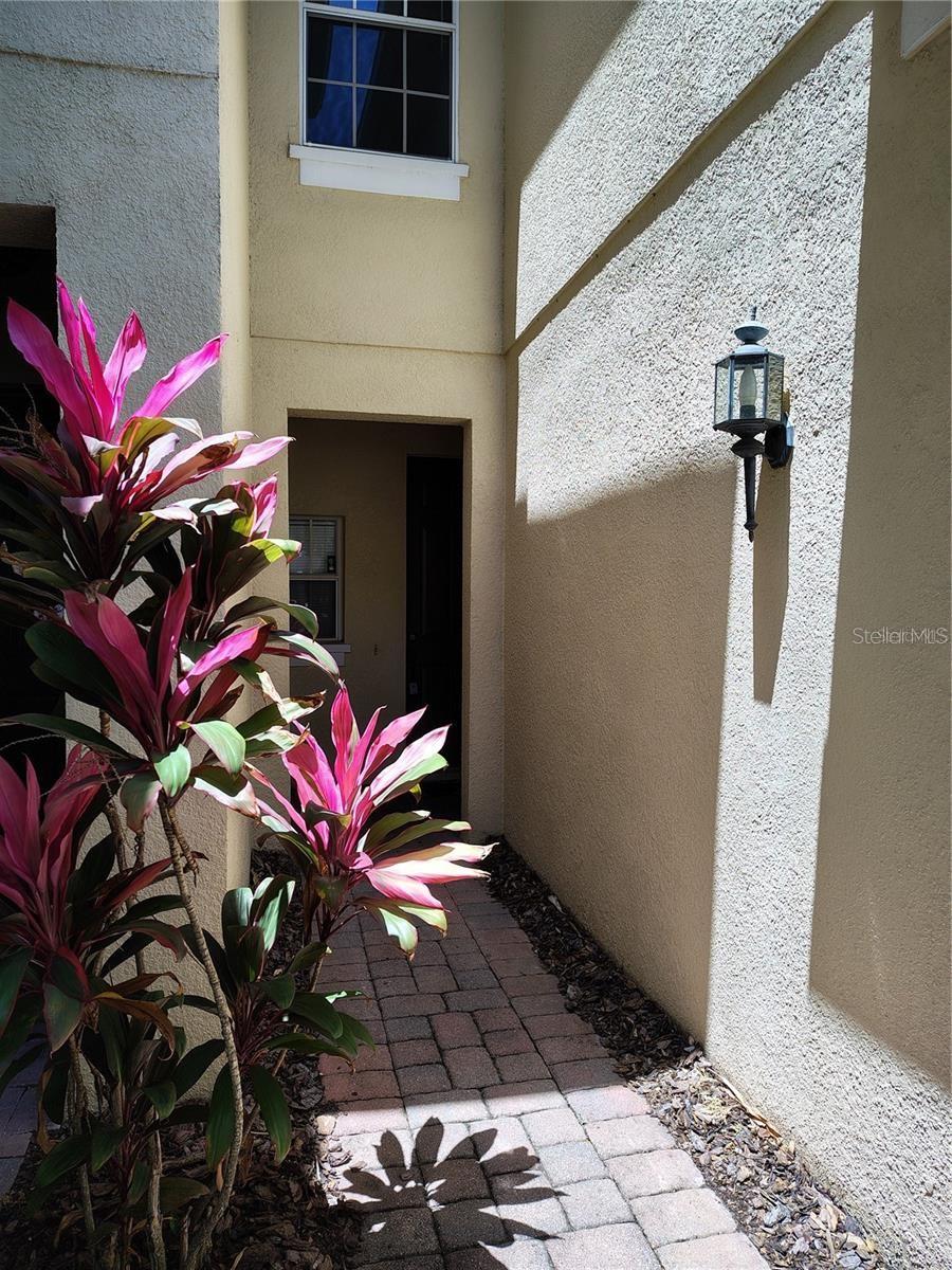 6043 Strada Isle Way Property Photo 2
