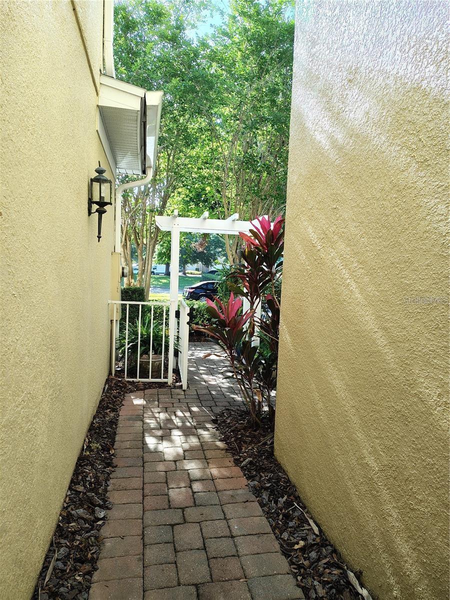 6043 Strada Isle Way Property Photo 4