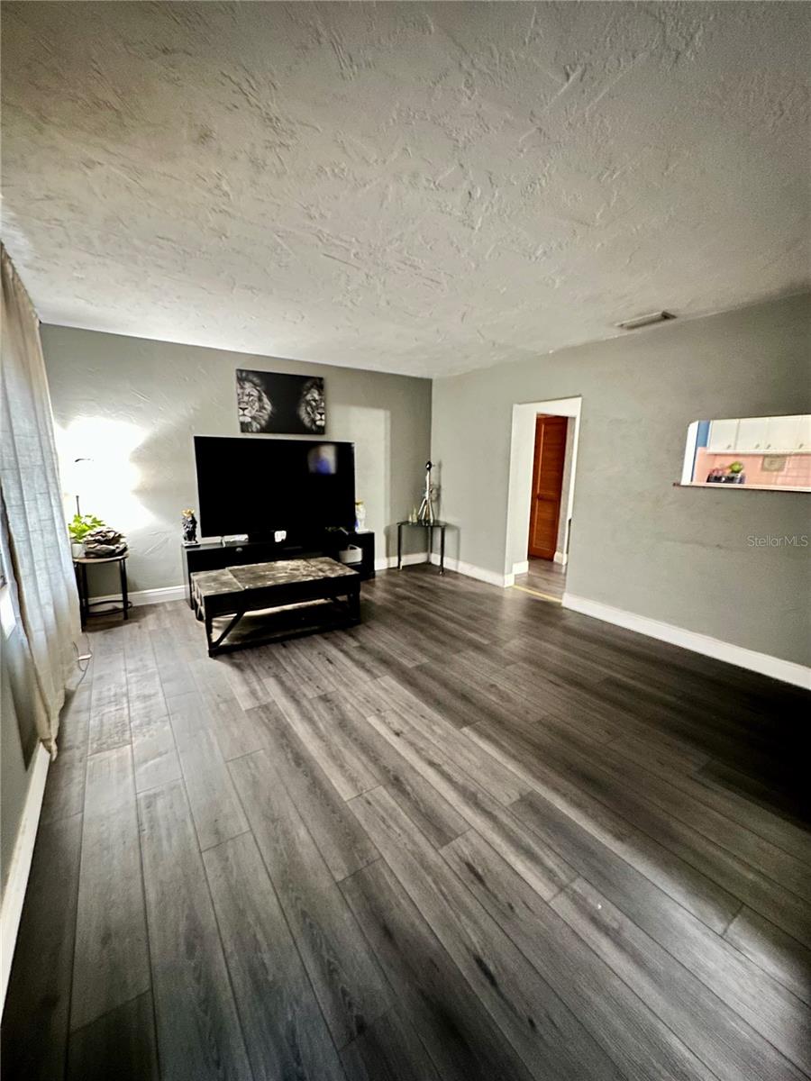 424 W Hogle Ave Property Photo 6