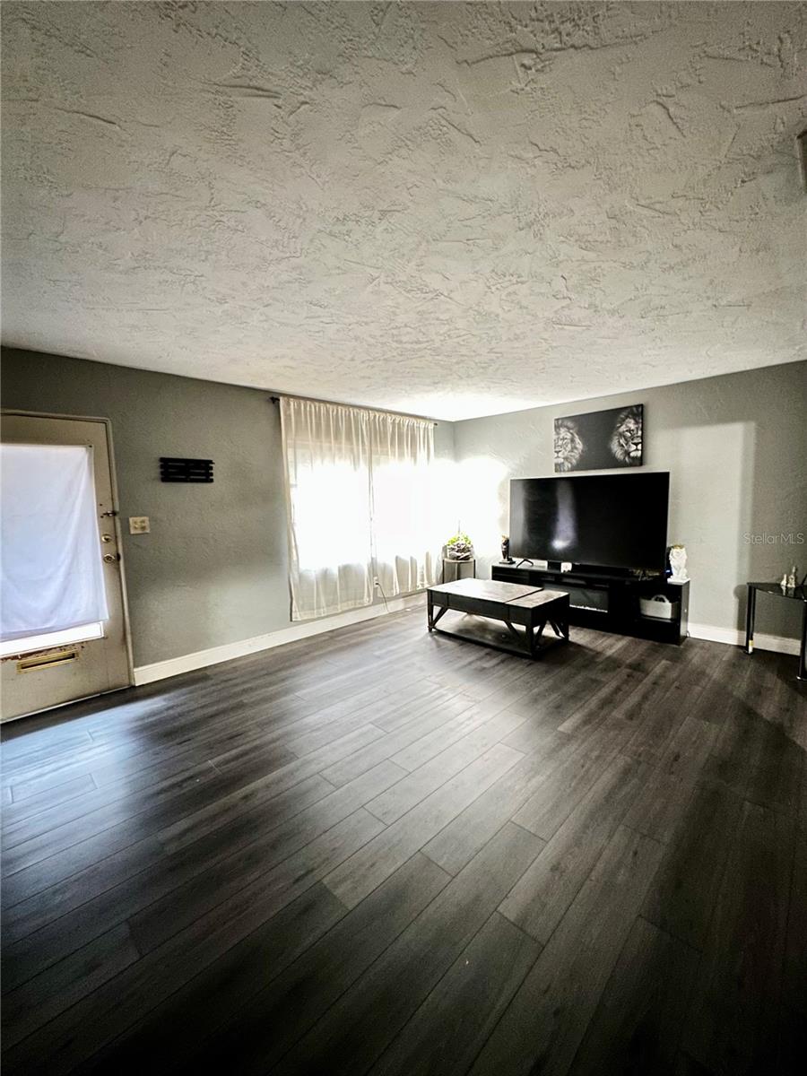 424 W Hogle Ave Property Photo 7