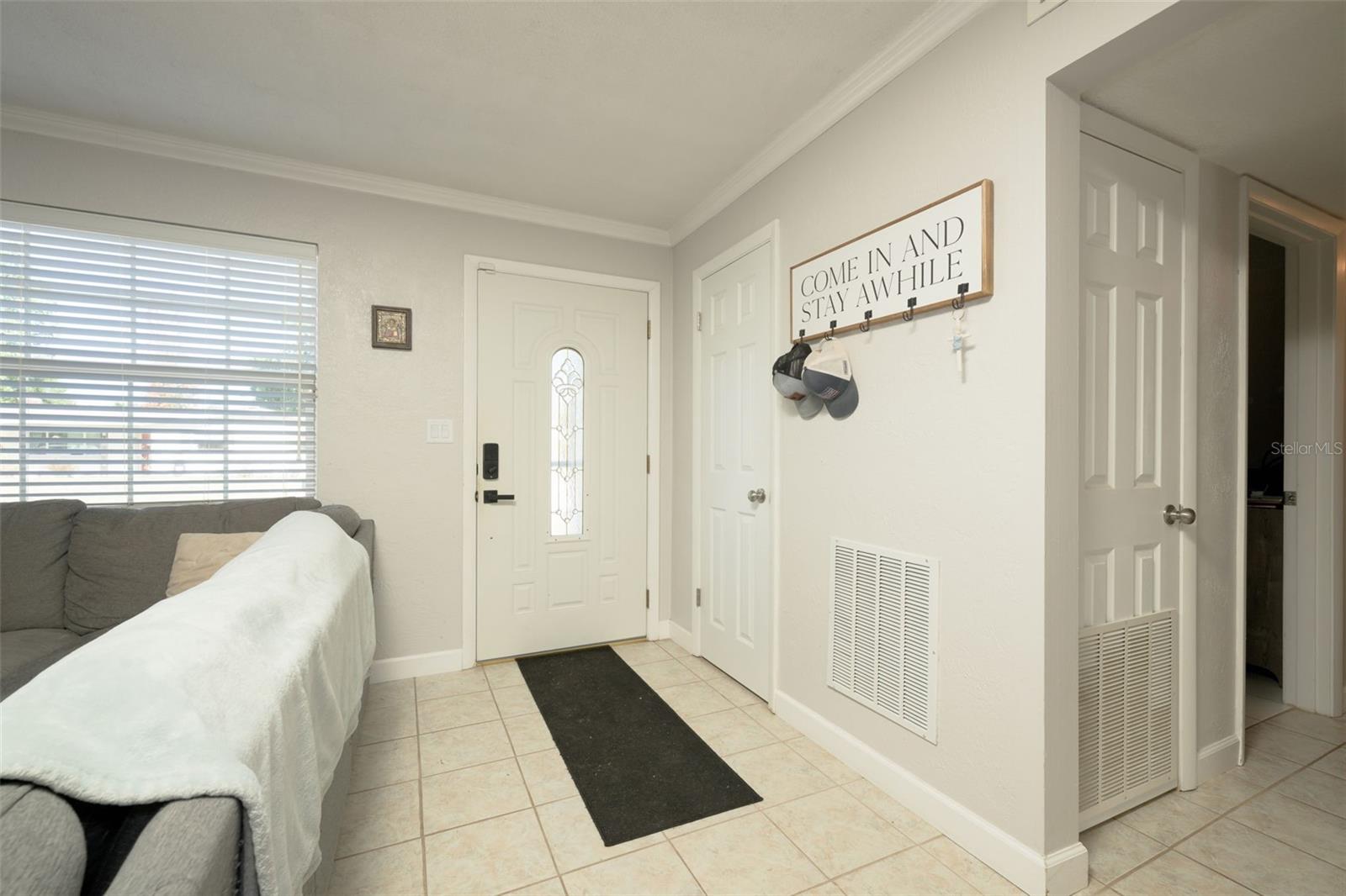 76 S Capri Dr Property Photo 2