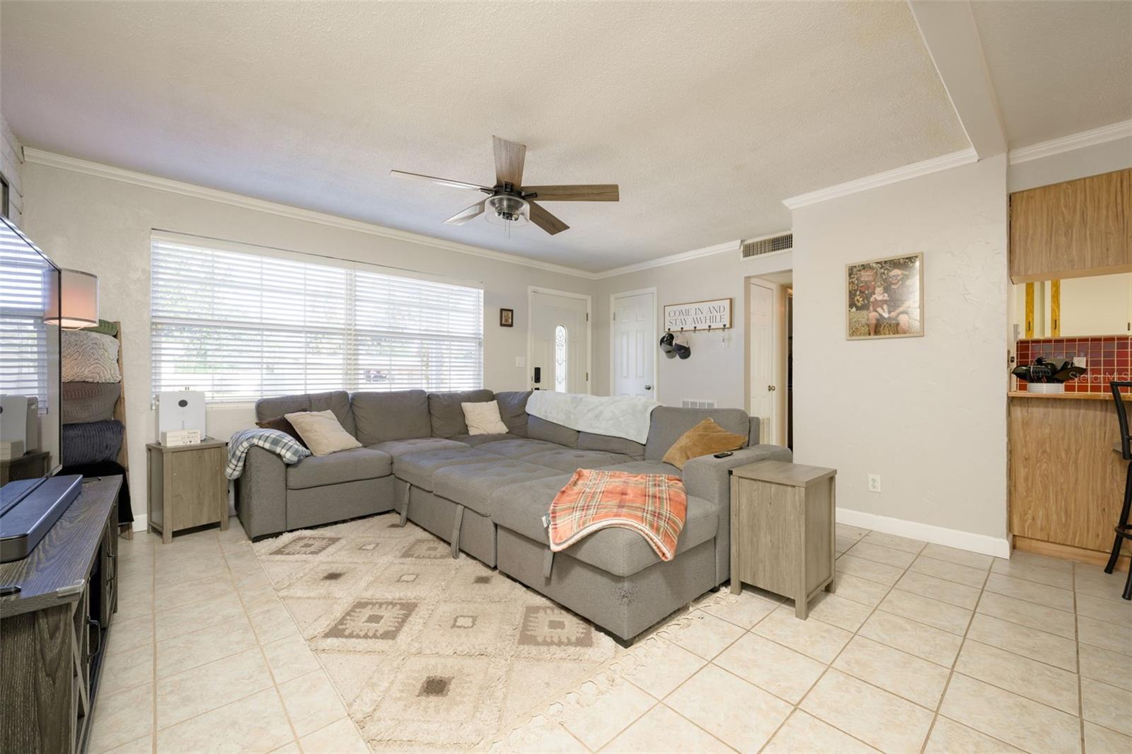 76 S Capri Dr Property Photo 3