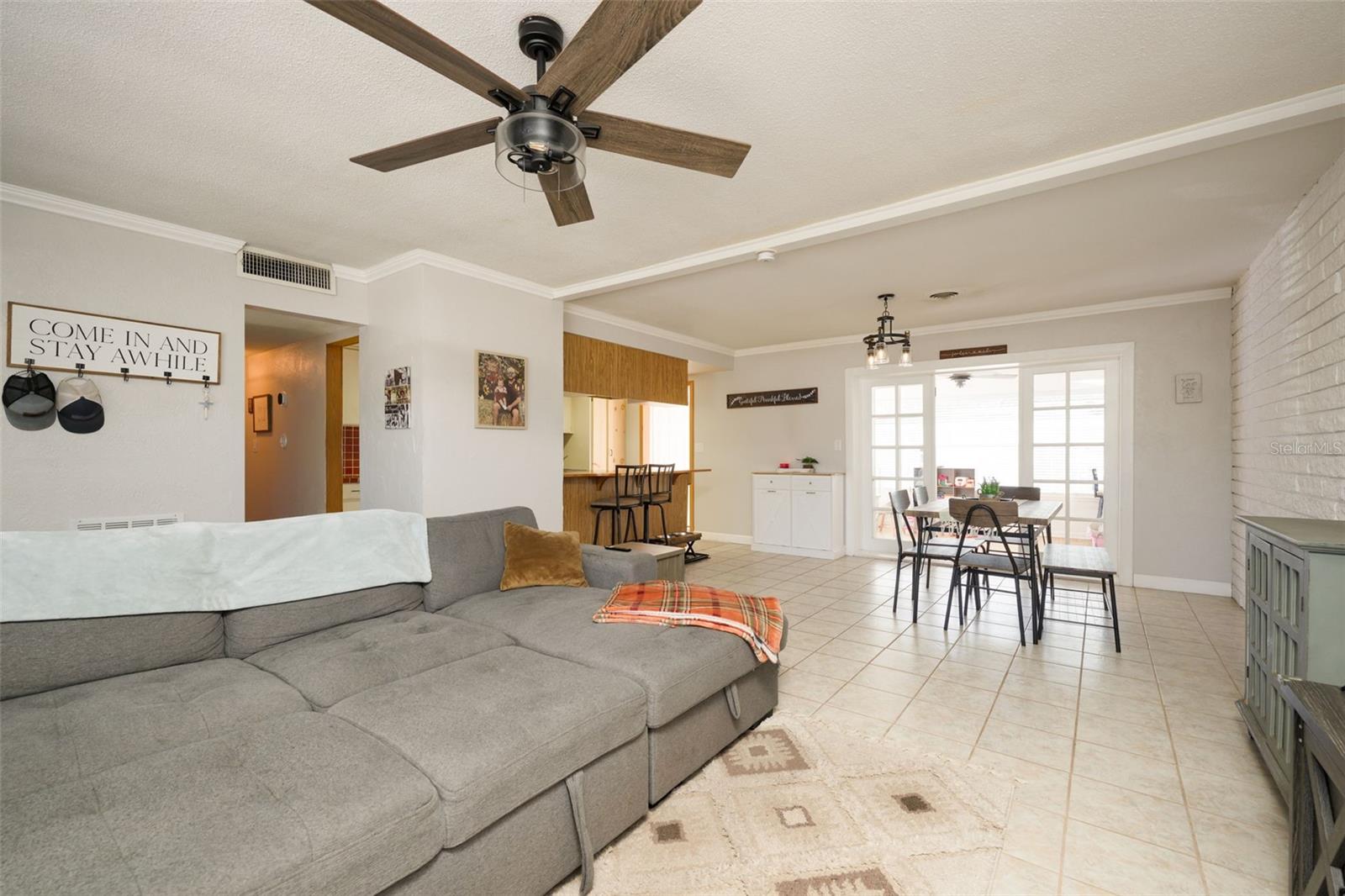 76 S Capri Dr Property Photo 4