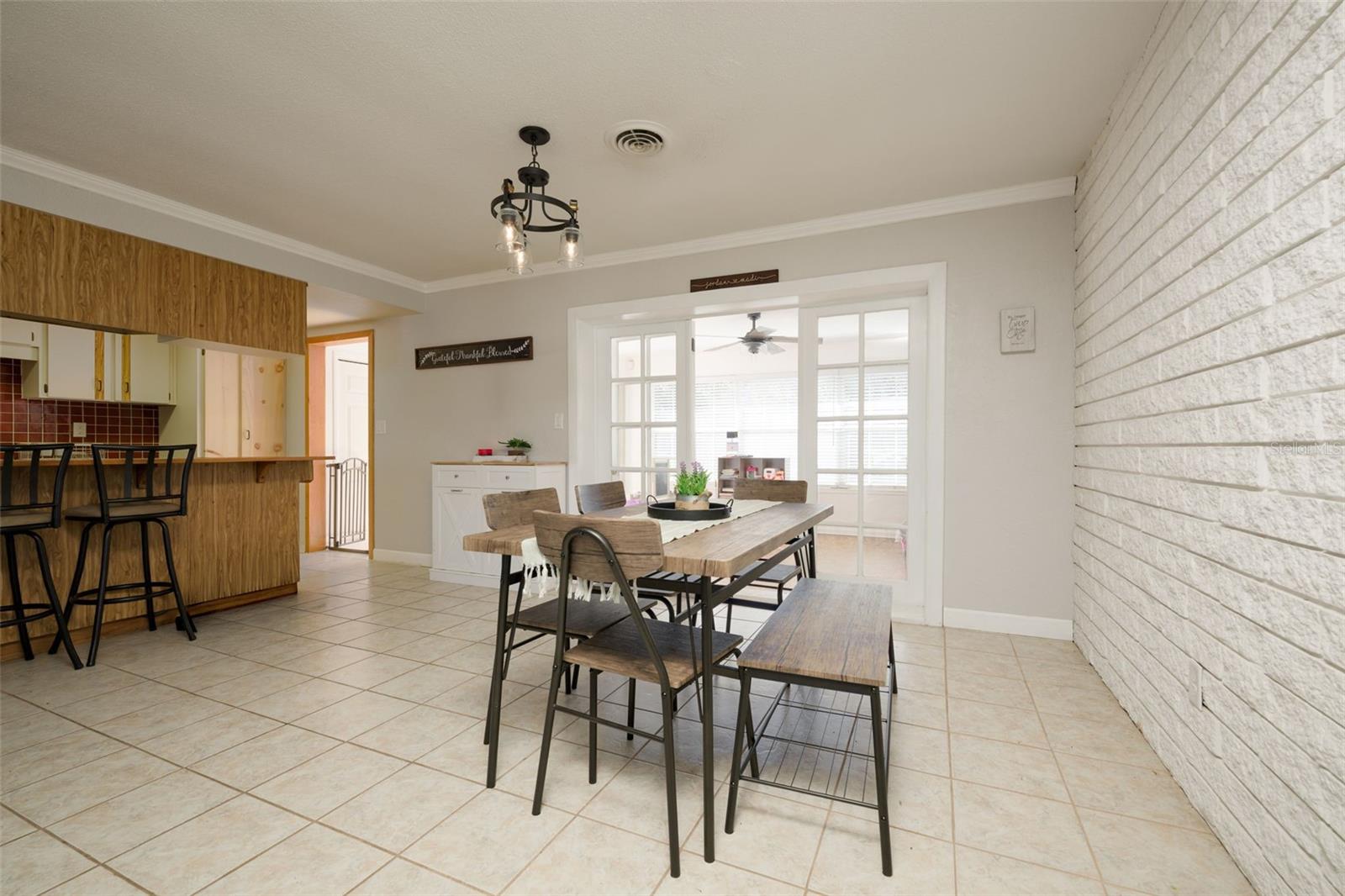 76 S Capri Dr Property Photo 6