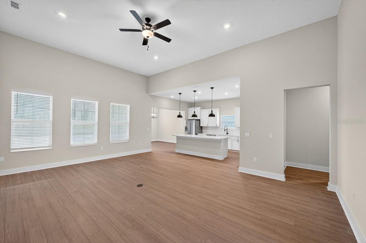 8463 Ford Rd Property Photo 8
