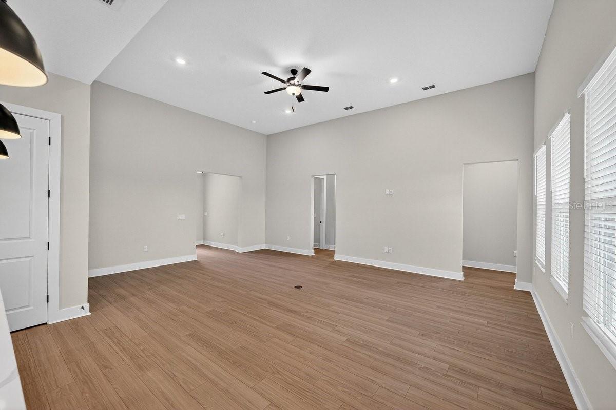 8463 Ford Rd Property Photo 16