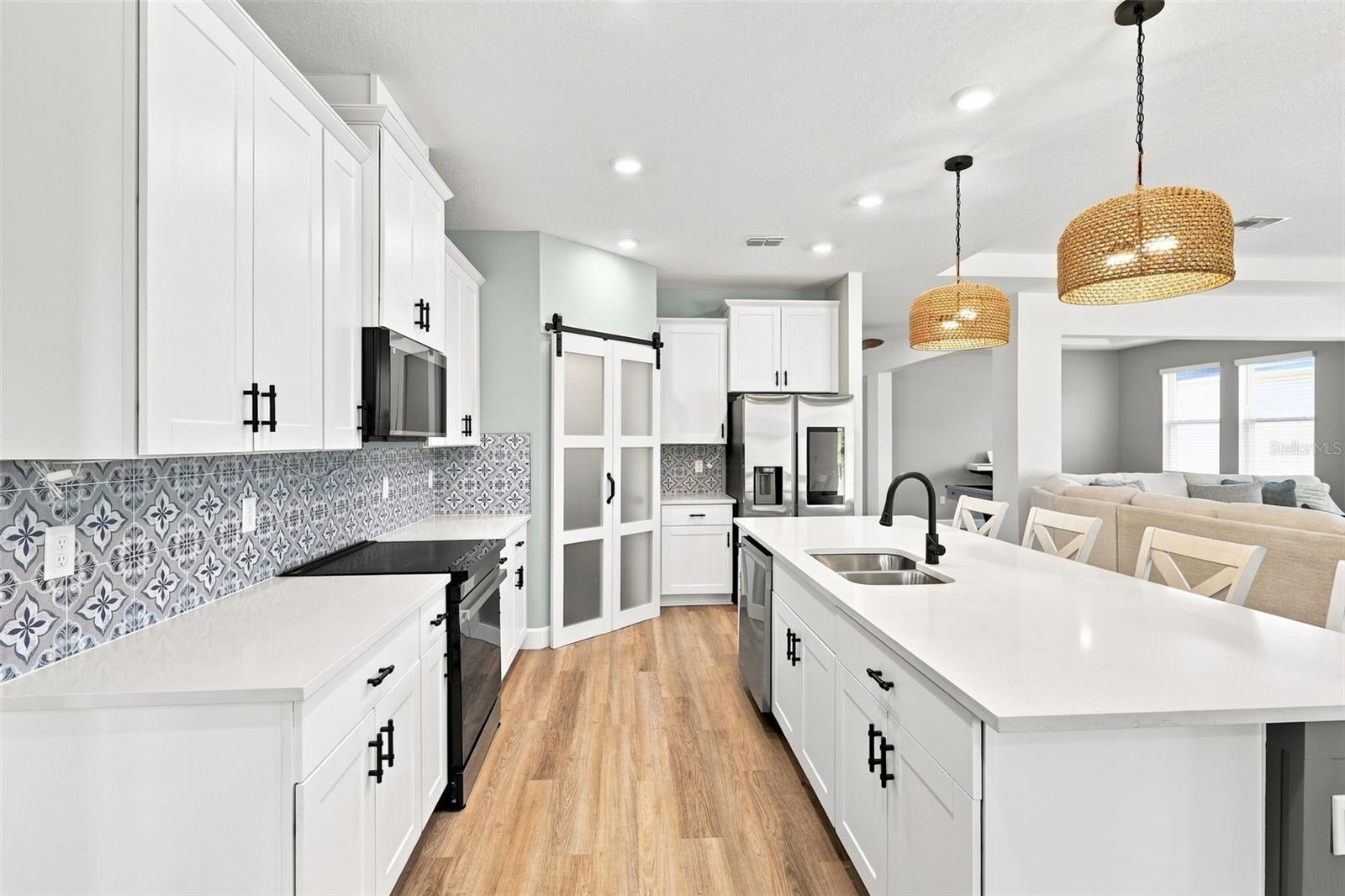 3295 Arch Ave Property Photo 11