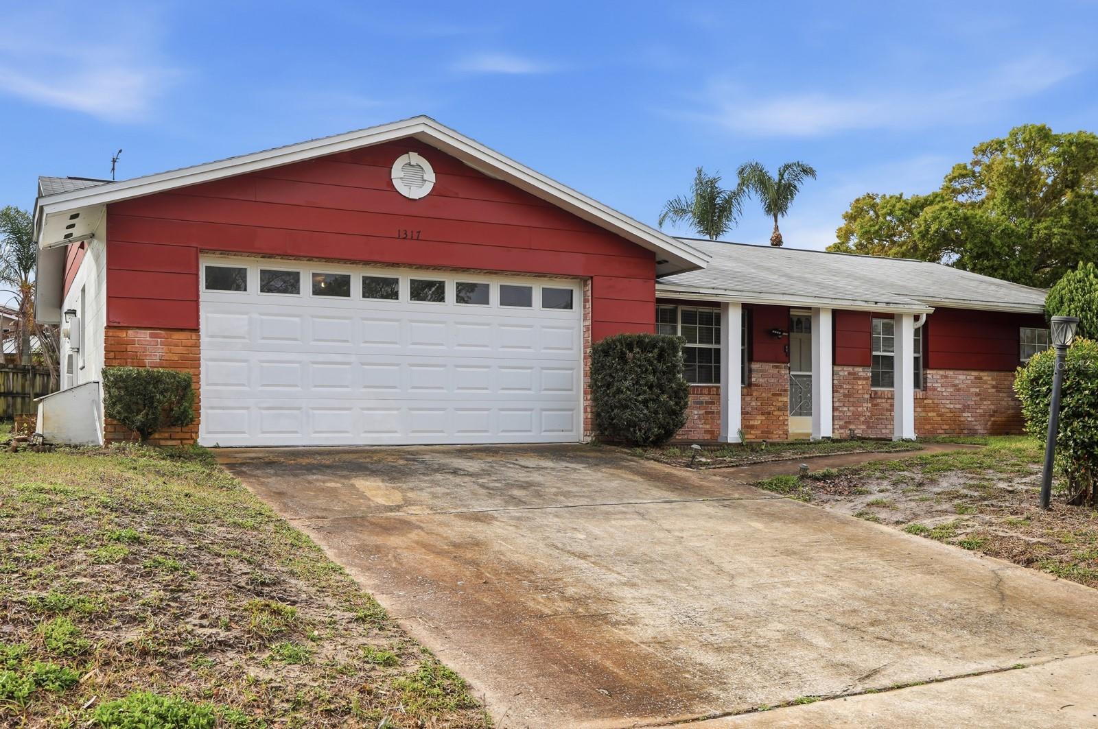 1317 N Shangri La Dr Property Photo 2