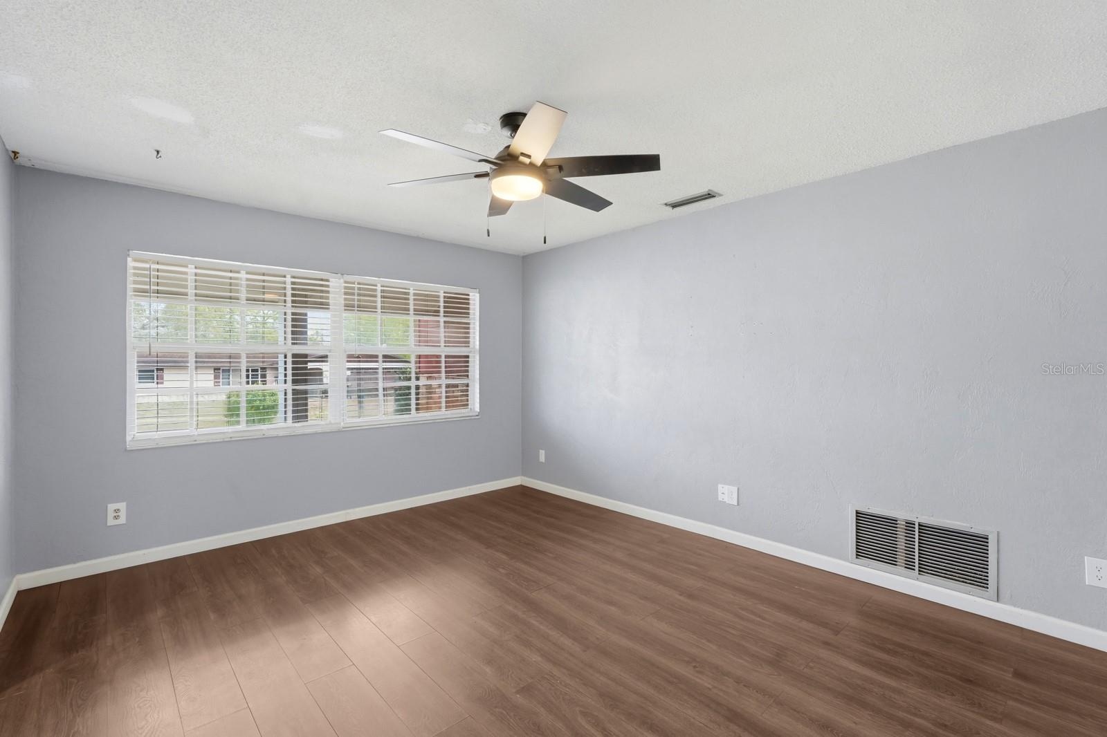 1317 N Shangri La Dr Property Photo 6