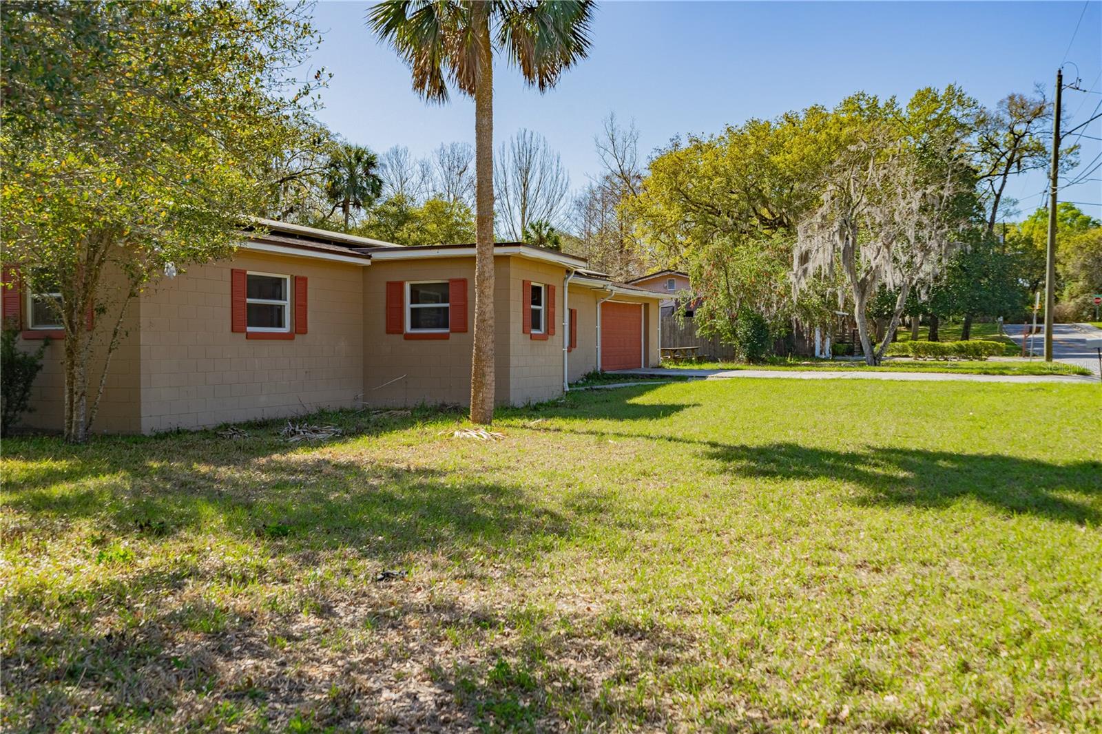 805 S Stone St Property Photo 6
