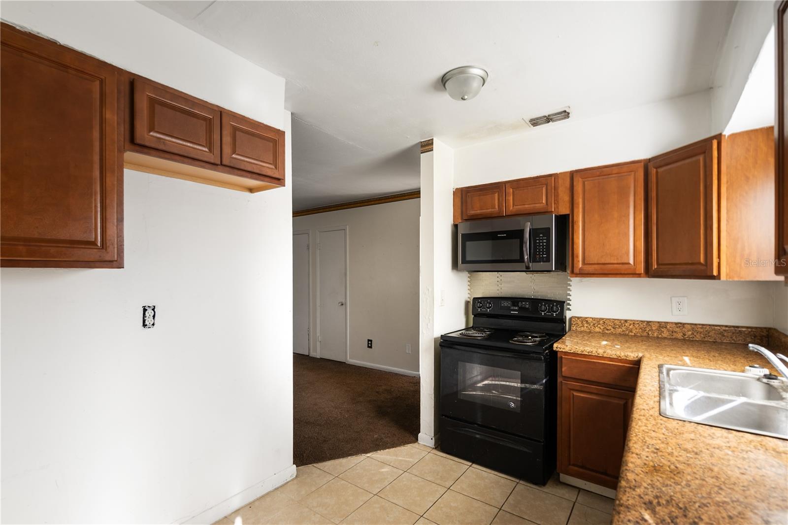 805 S Stone St Property Photo 28