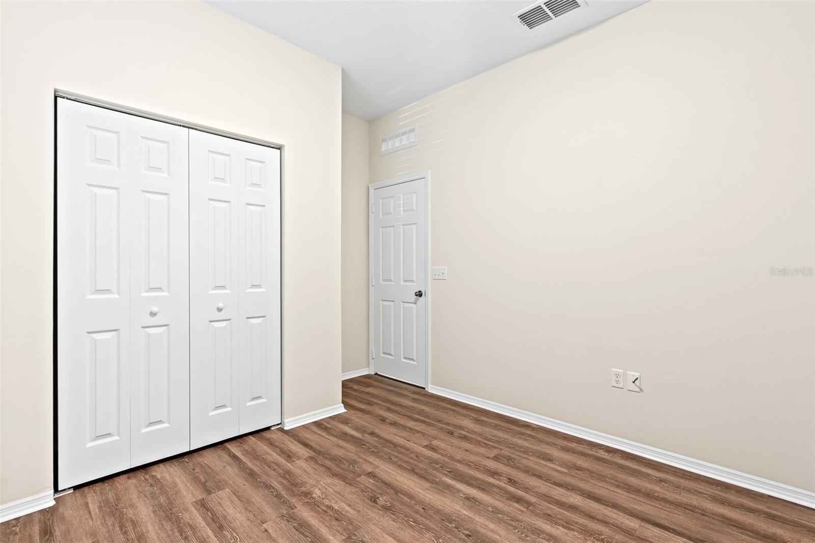 535 Aeolian Dr Property Photo 3