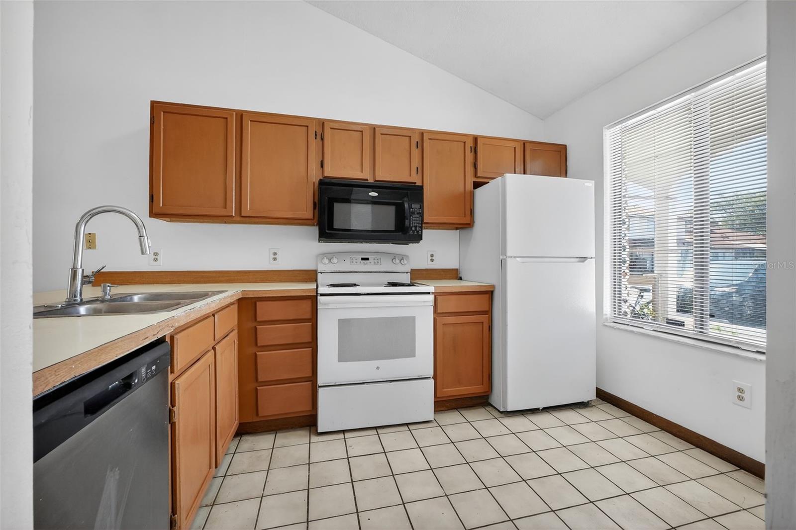 3559 Forest Branch Dr #apt E Property Photo 3