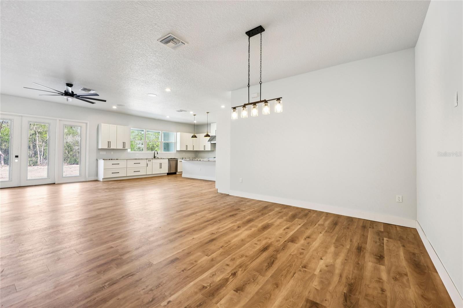 351 Mitnik Dr Property Photo 14