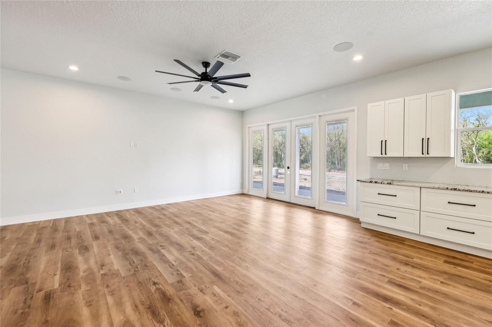 351 Mitnik Dr Property Photo 15