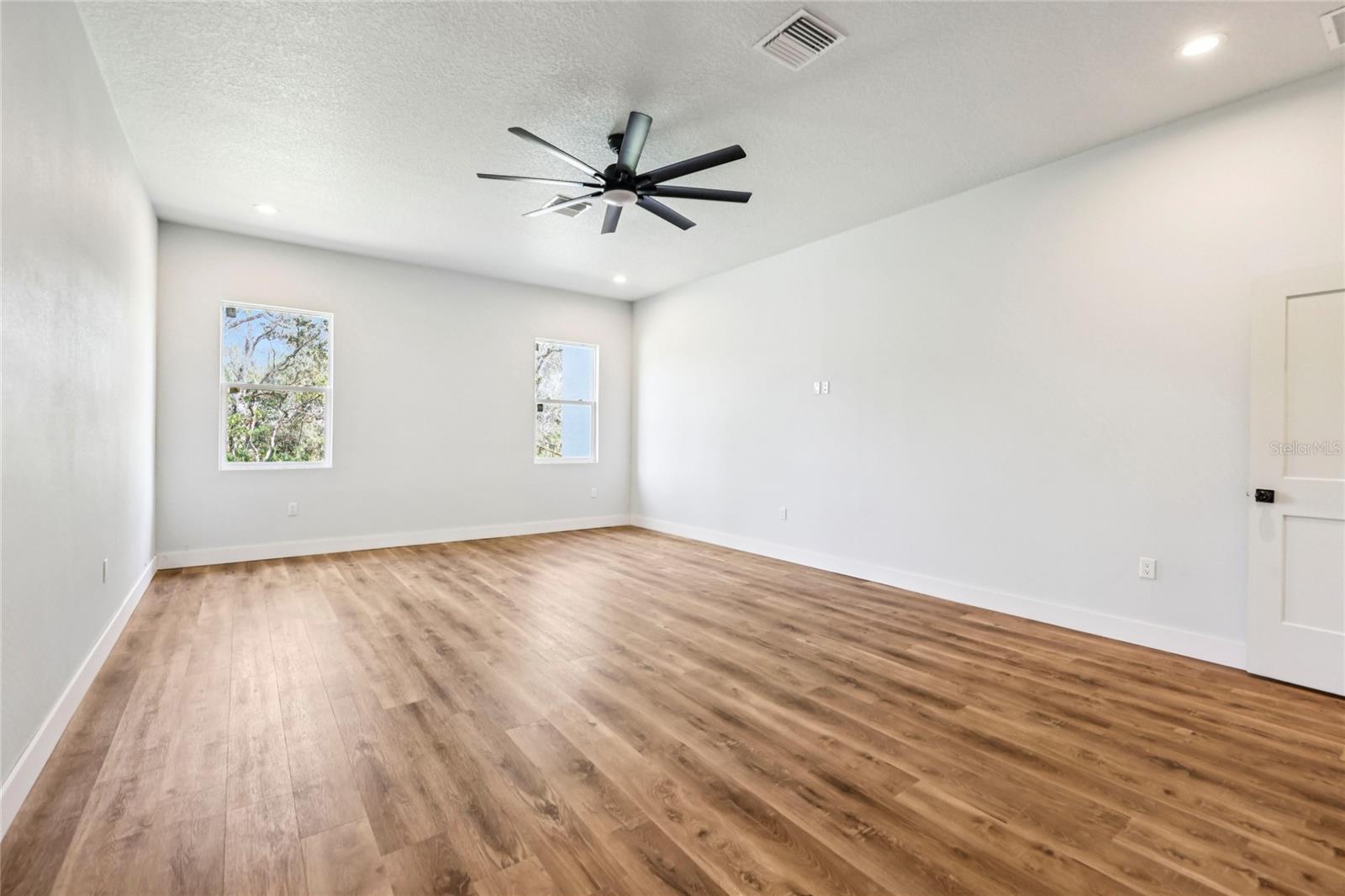 351 Mitnik Dr Property Photo 24