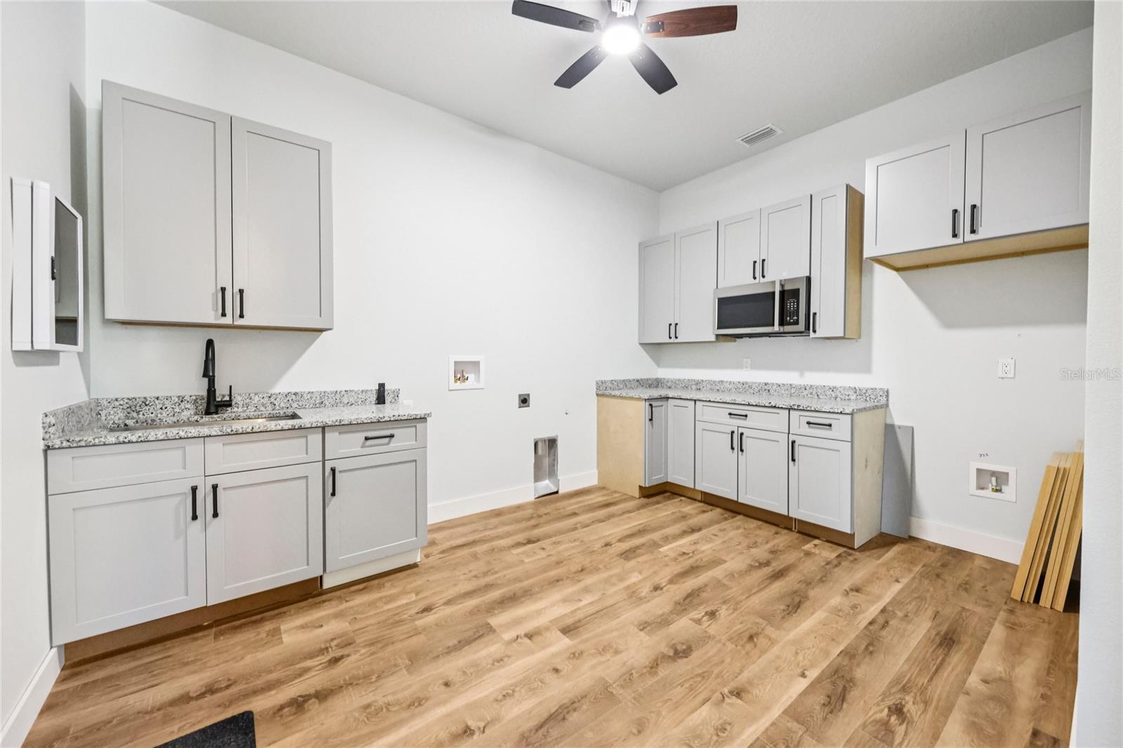 351 Mitnik Dr Property Photo 43