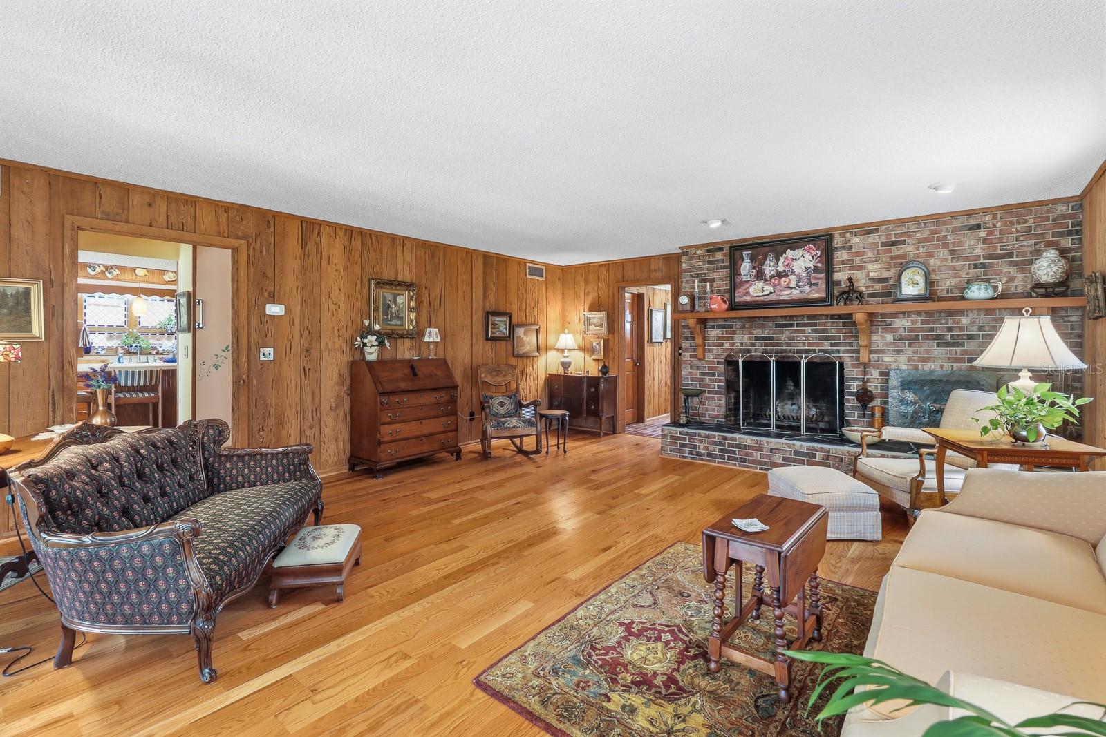 6491 Spruce Creek Rd Property Photo 6