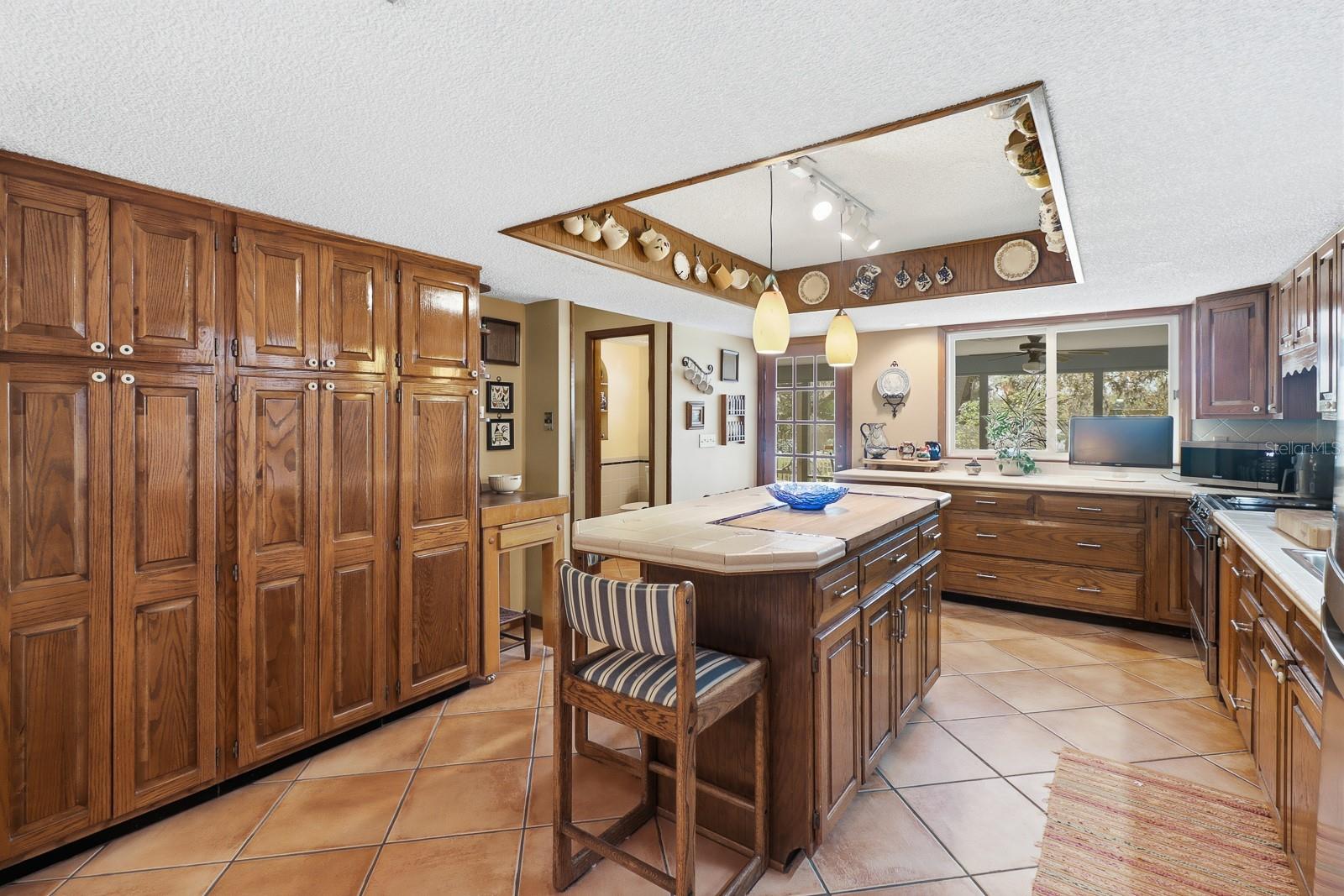 6491 Spruce Creek Rd Property Photo 11