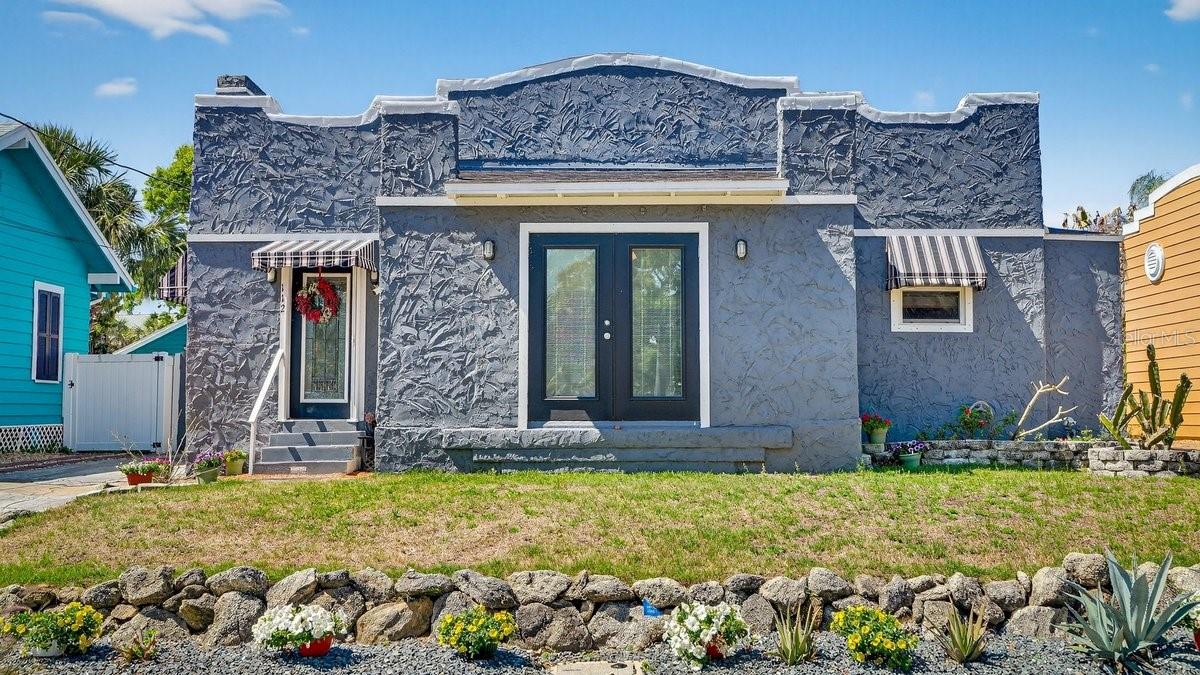 112 S OLEANDER AVE