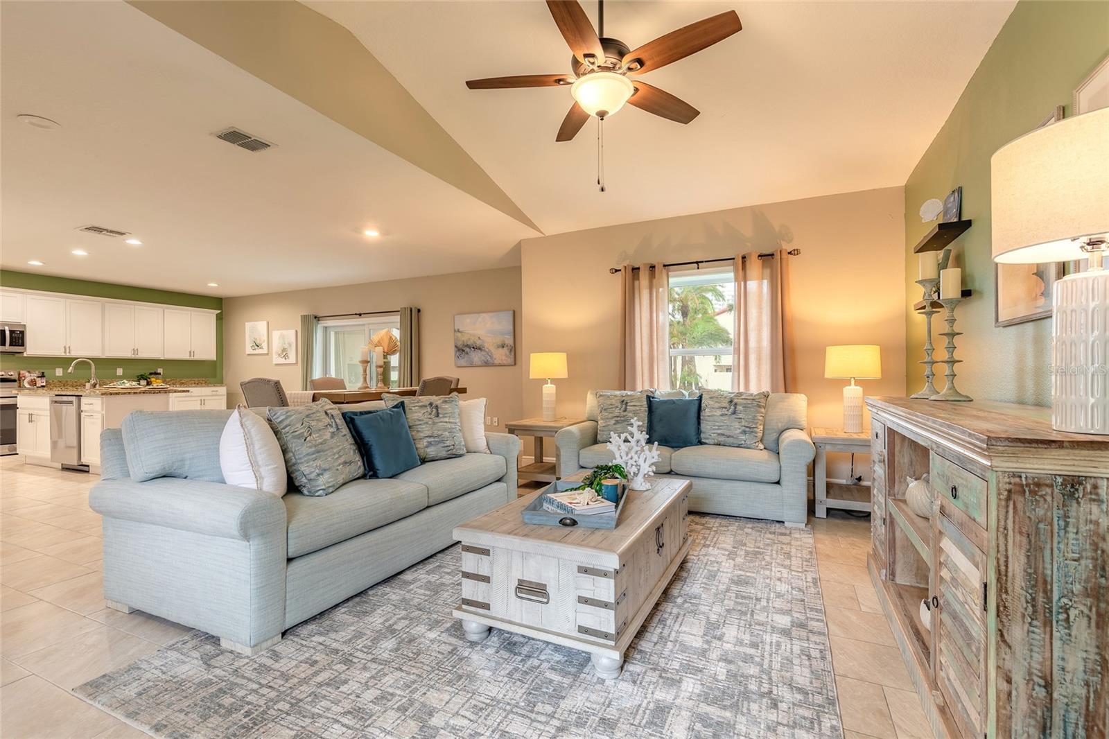 V4948207 Property Photo 4
