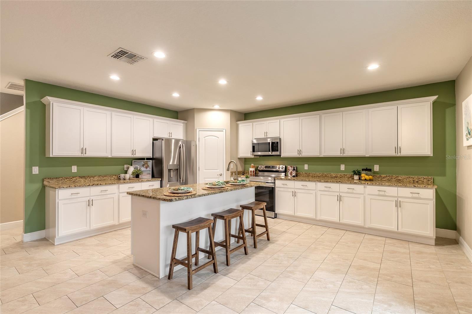 V4948207 Property Photo 12