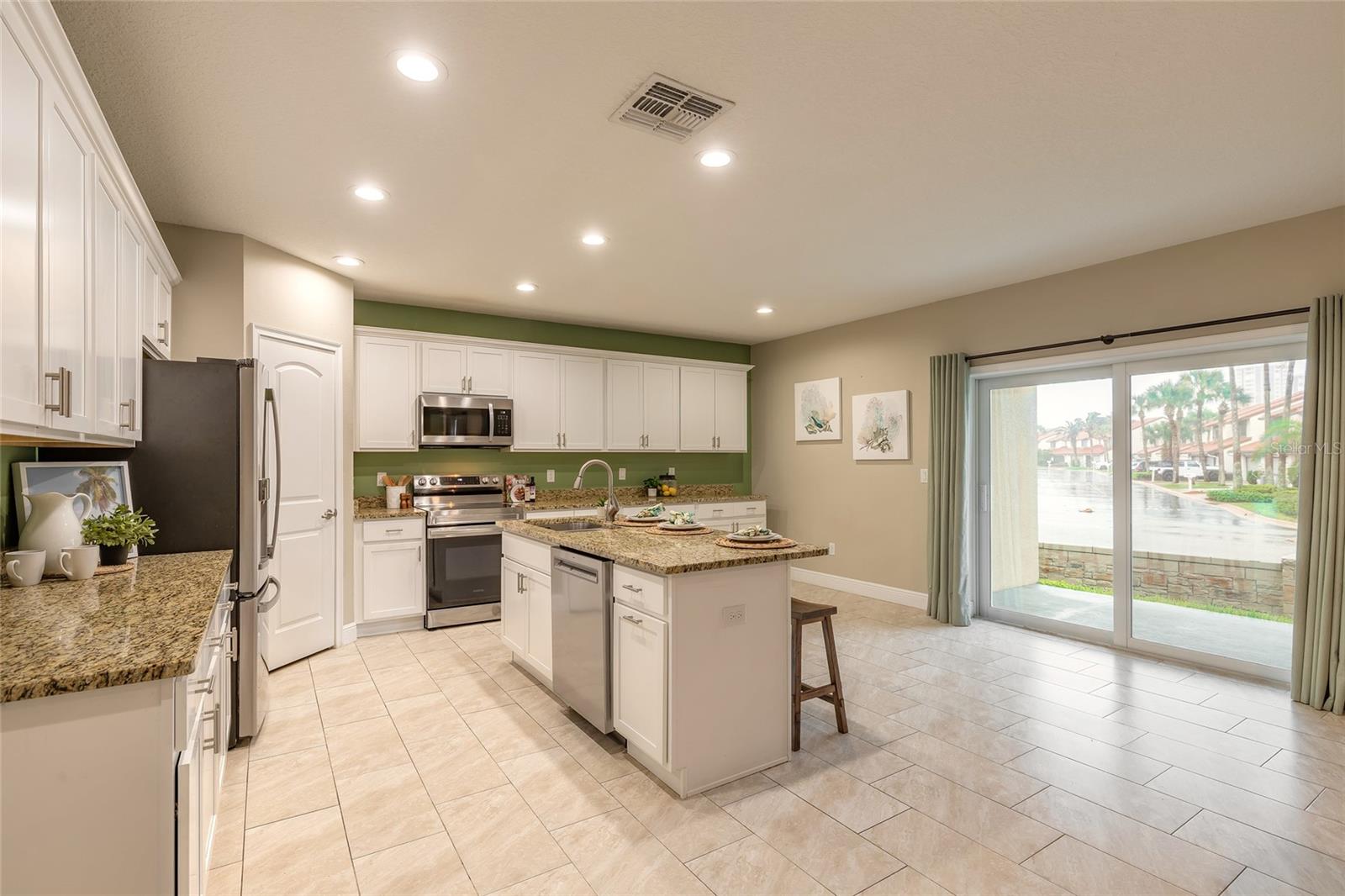 V4948207 Property Photo 13