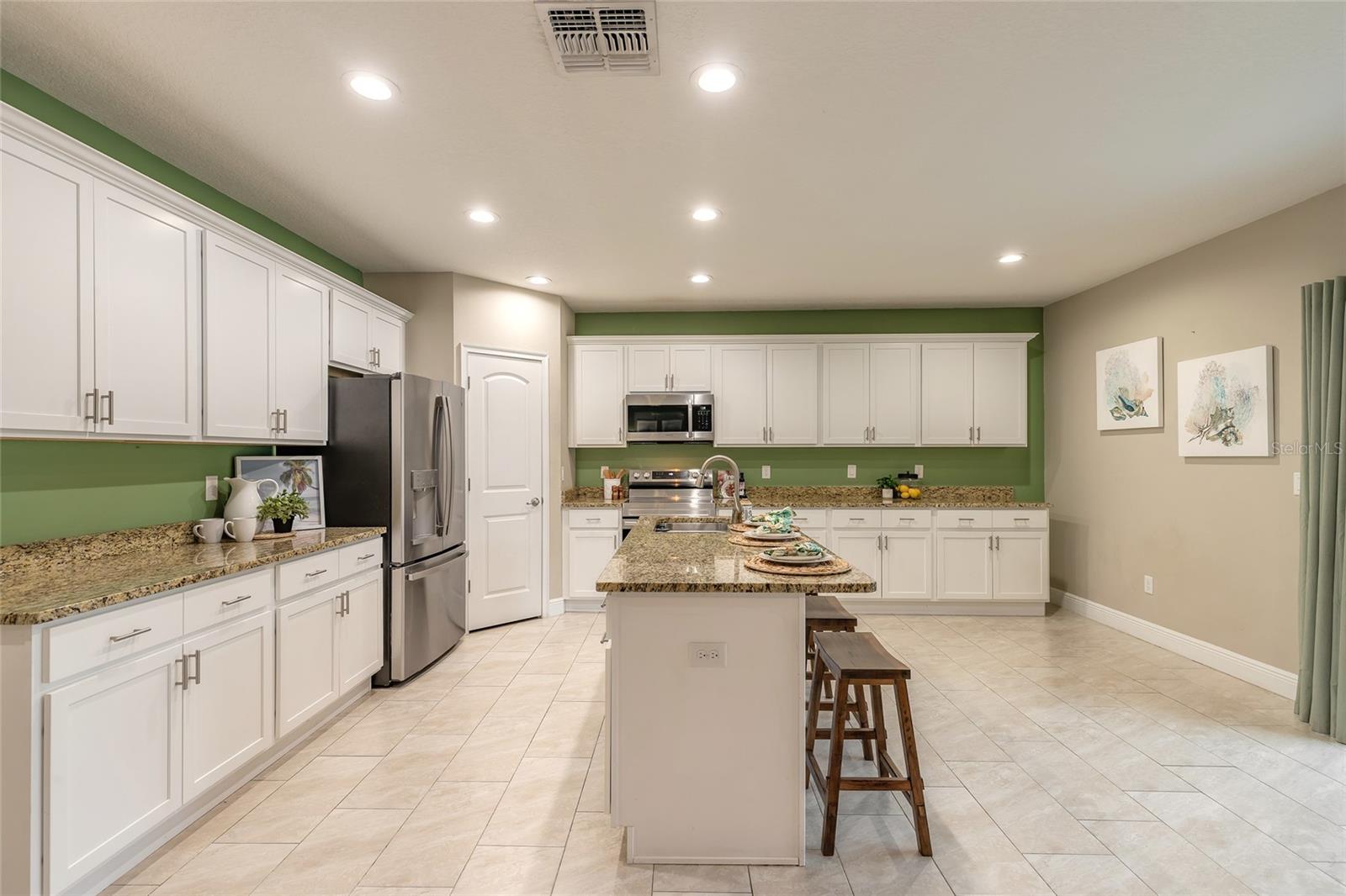 V4948207 Property Photo 14