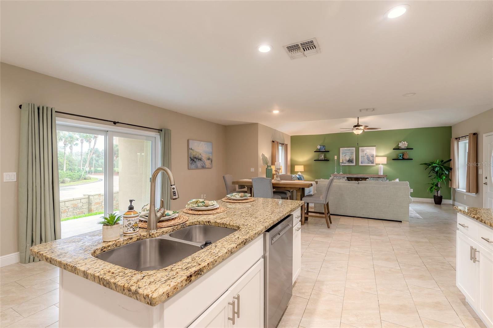 V4948207 Property Photo 16