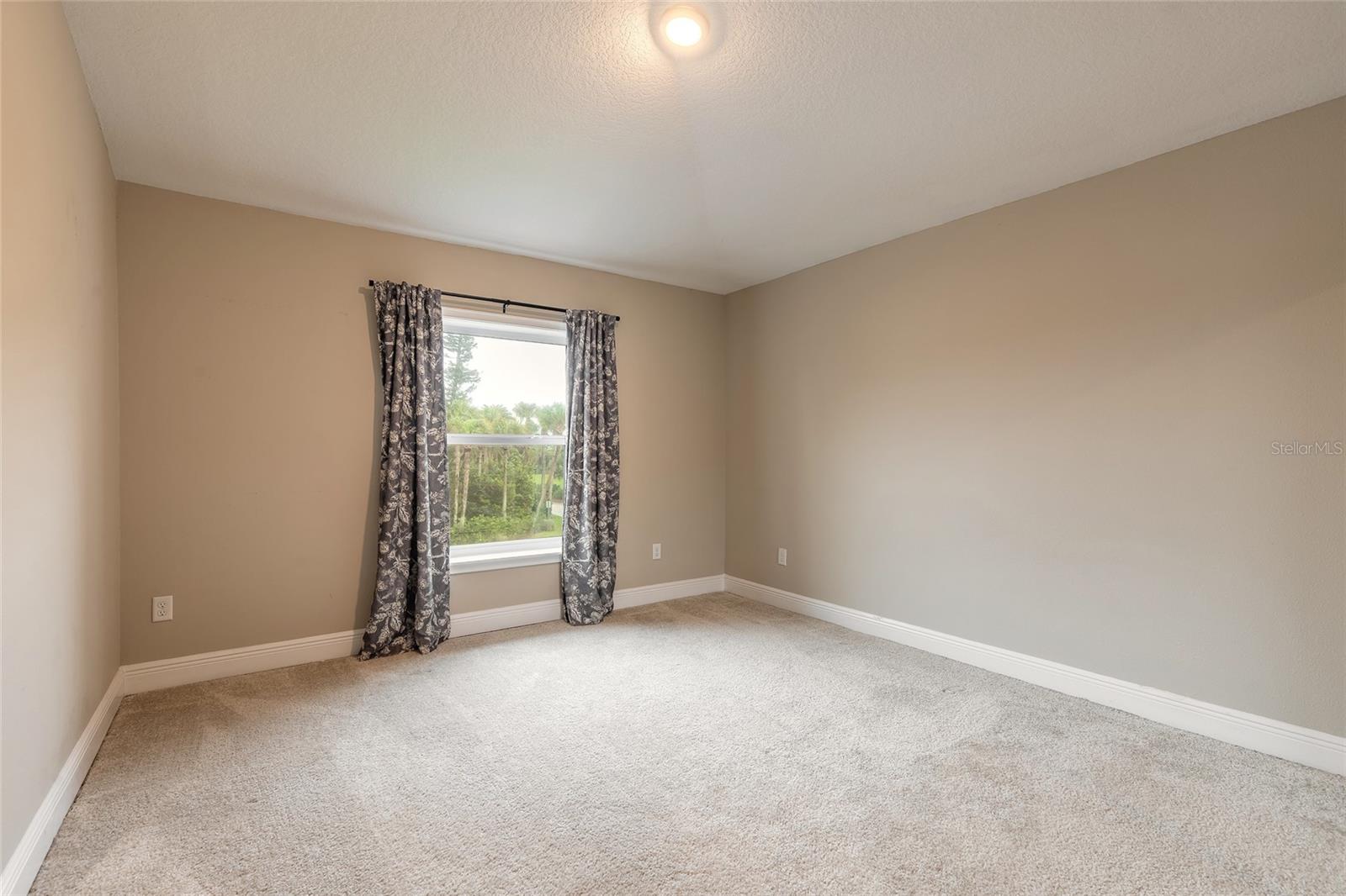 V4948207 Property Photo 18