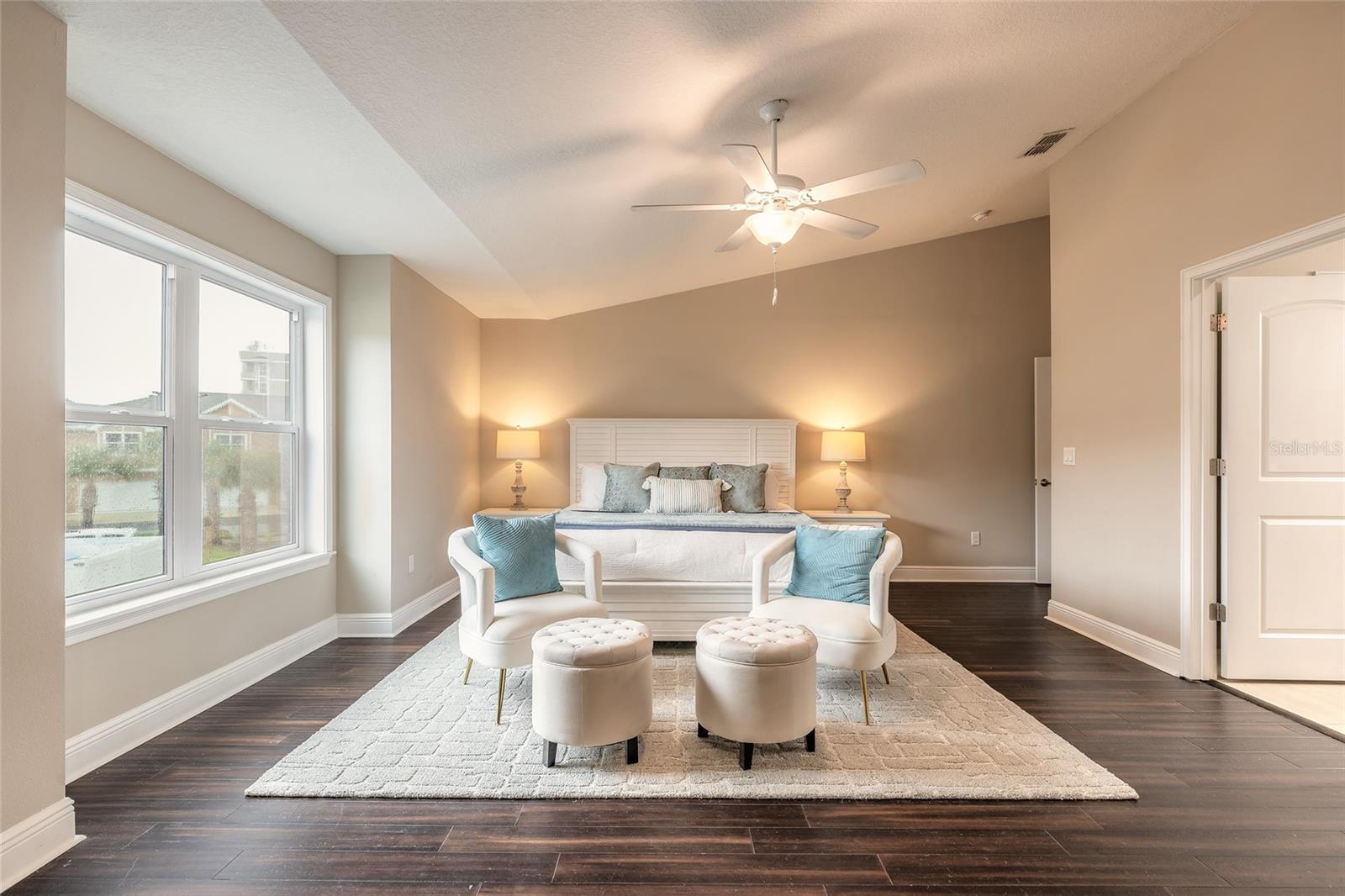 V4948207 Property Photo 24