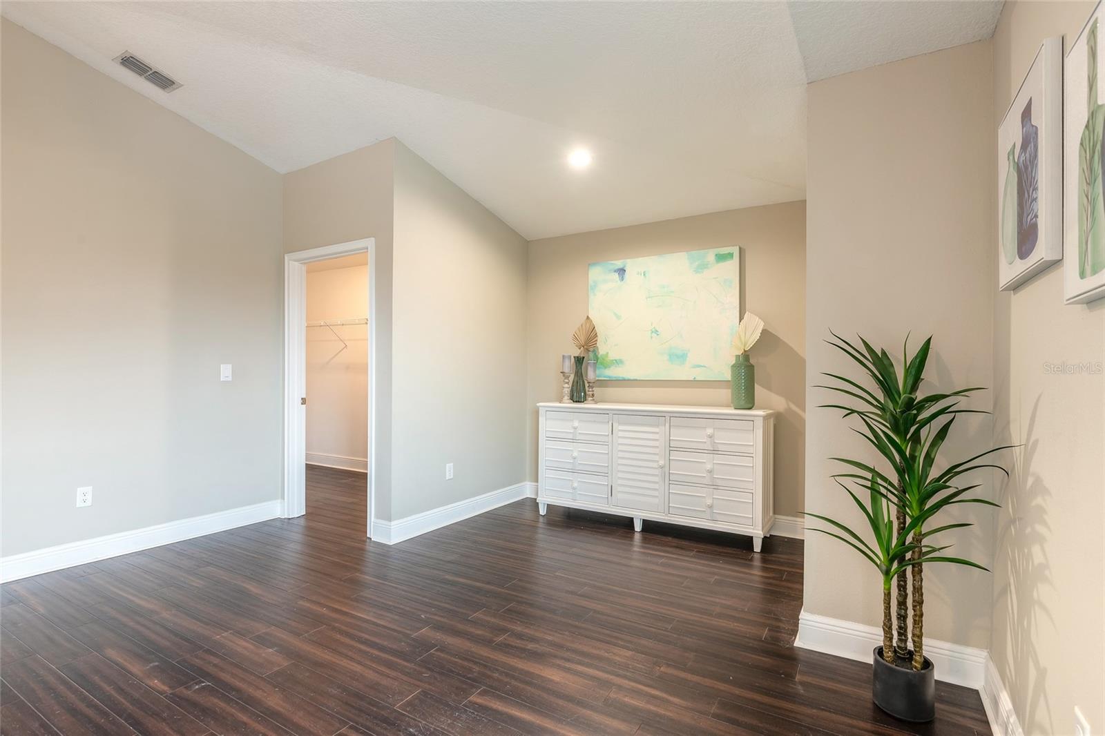 V4948207 Property Photo 26